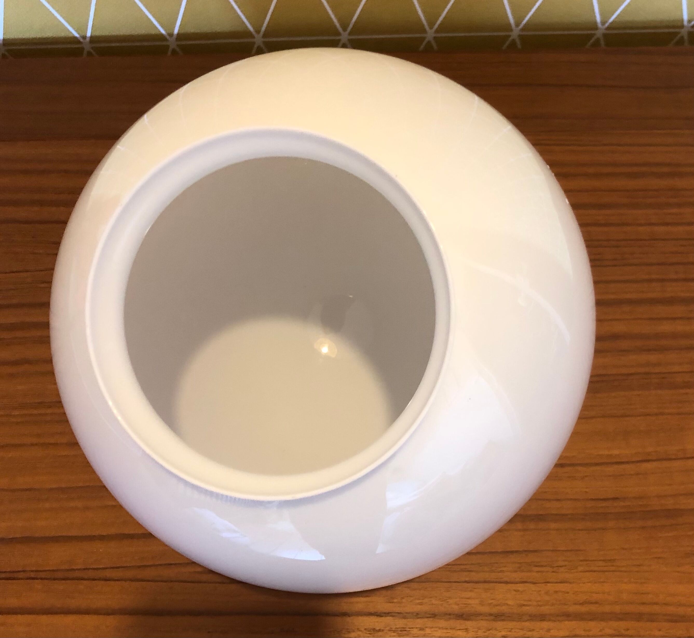 Globe day abate in opaline