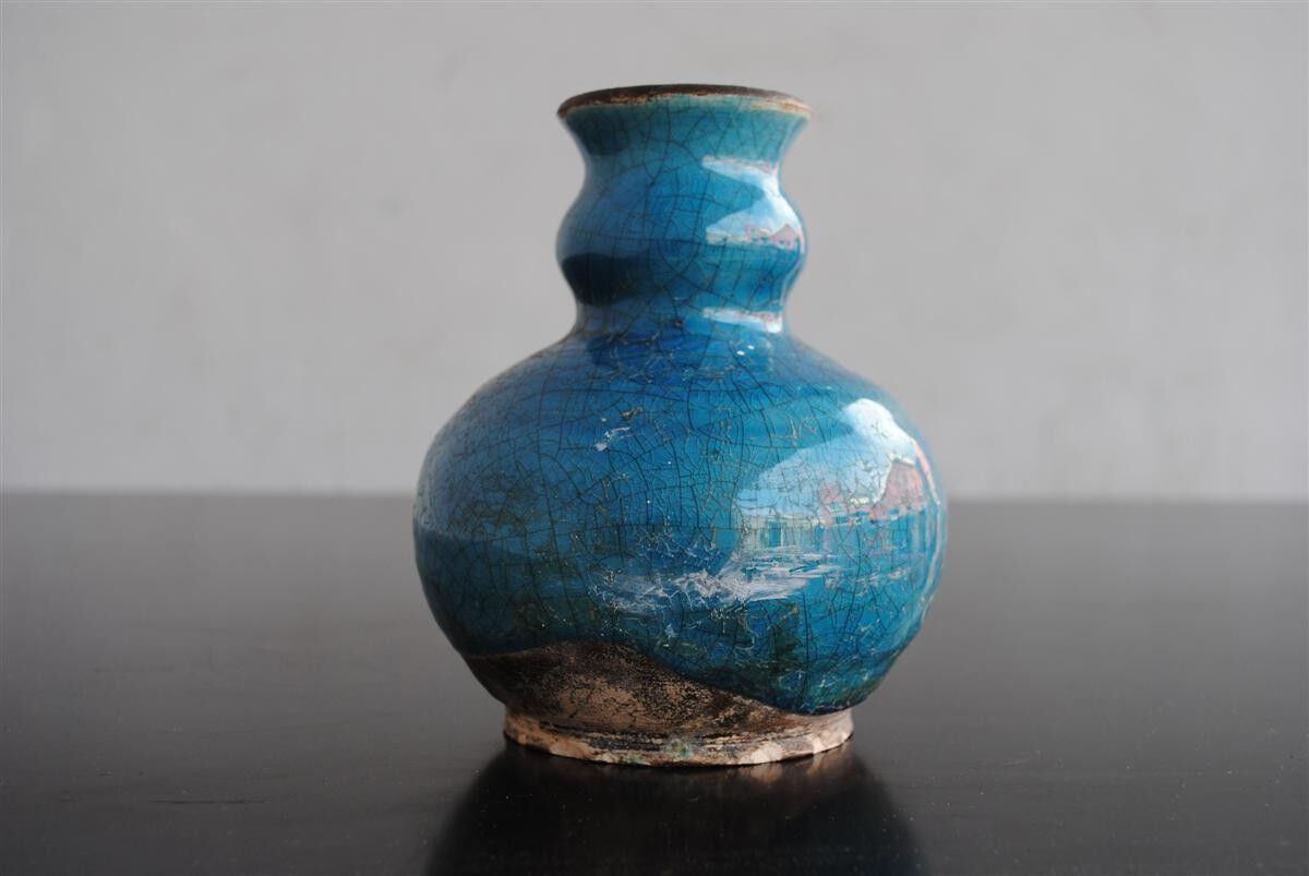 Pot ceramic glazed and cracked blue