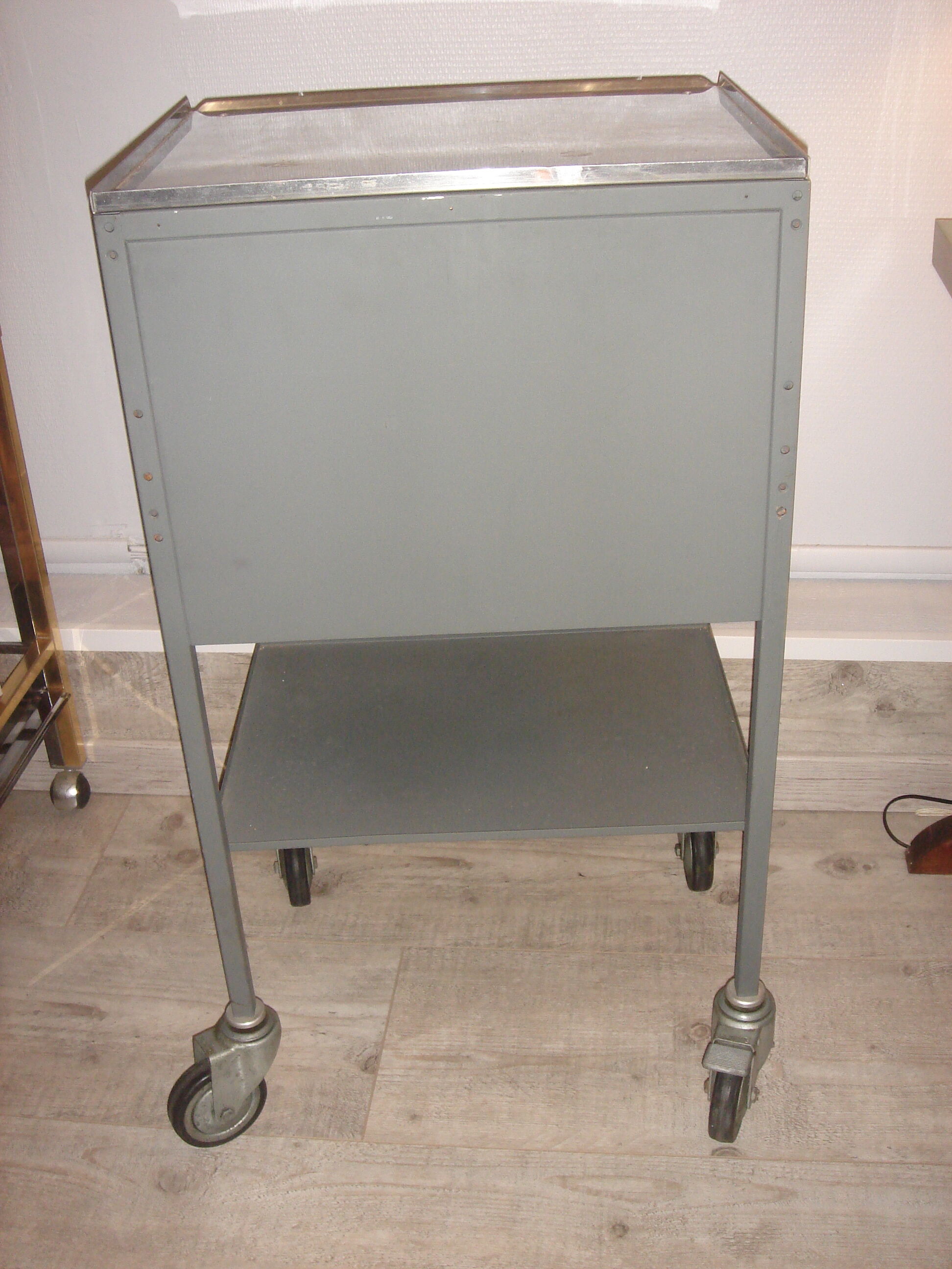 Dentist on 1960/70 vintage wheels furniture industry