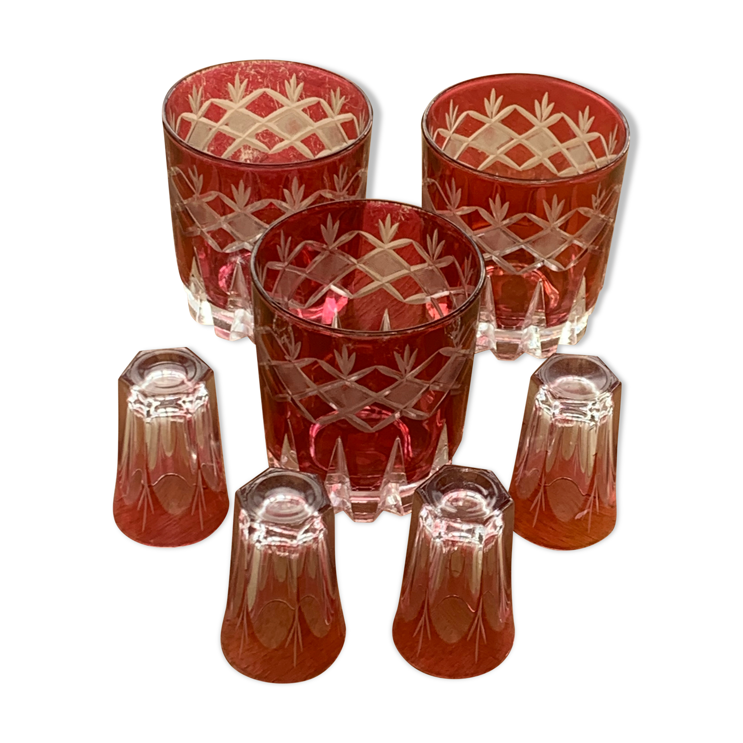 7 aperitif glasses in red and transparent glass chiseled vintage