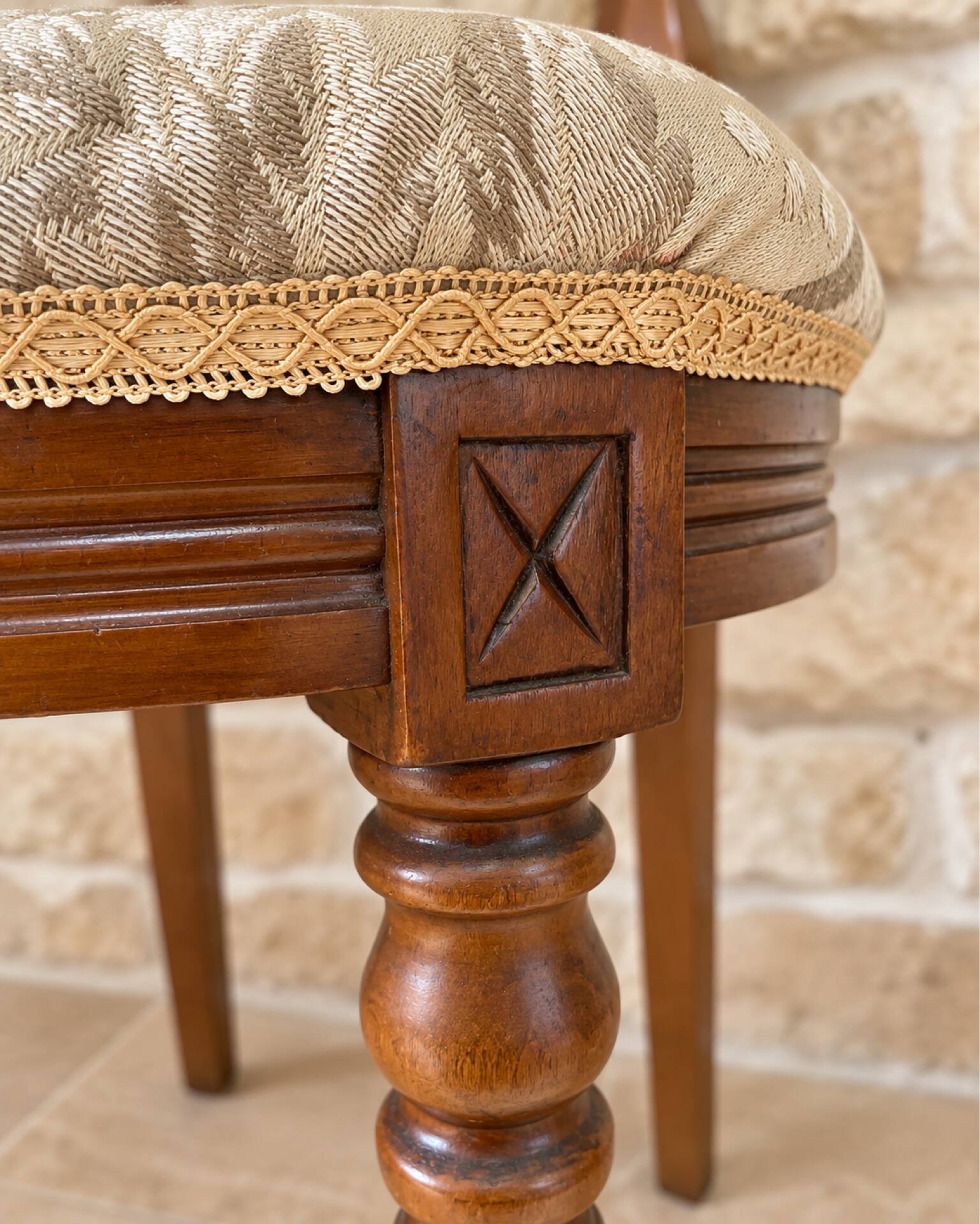 Antique Louis XVI style chair in wood and floral fabric.
