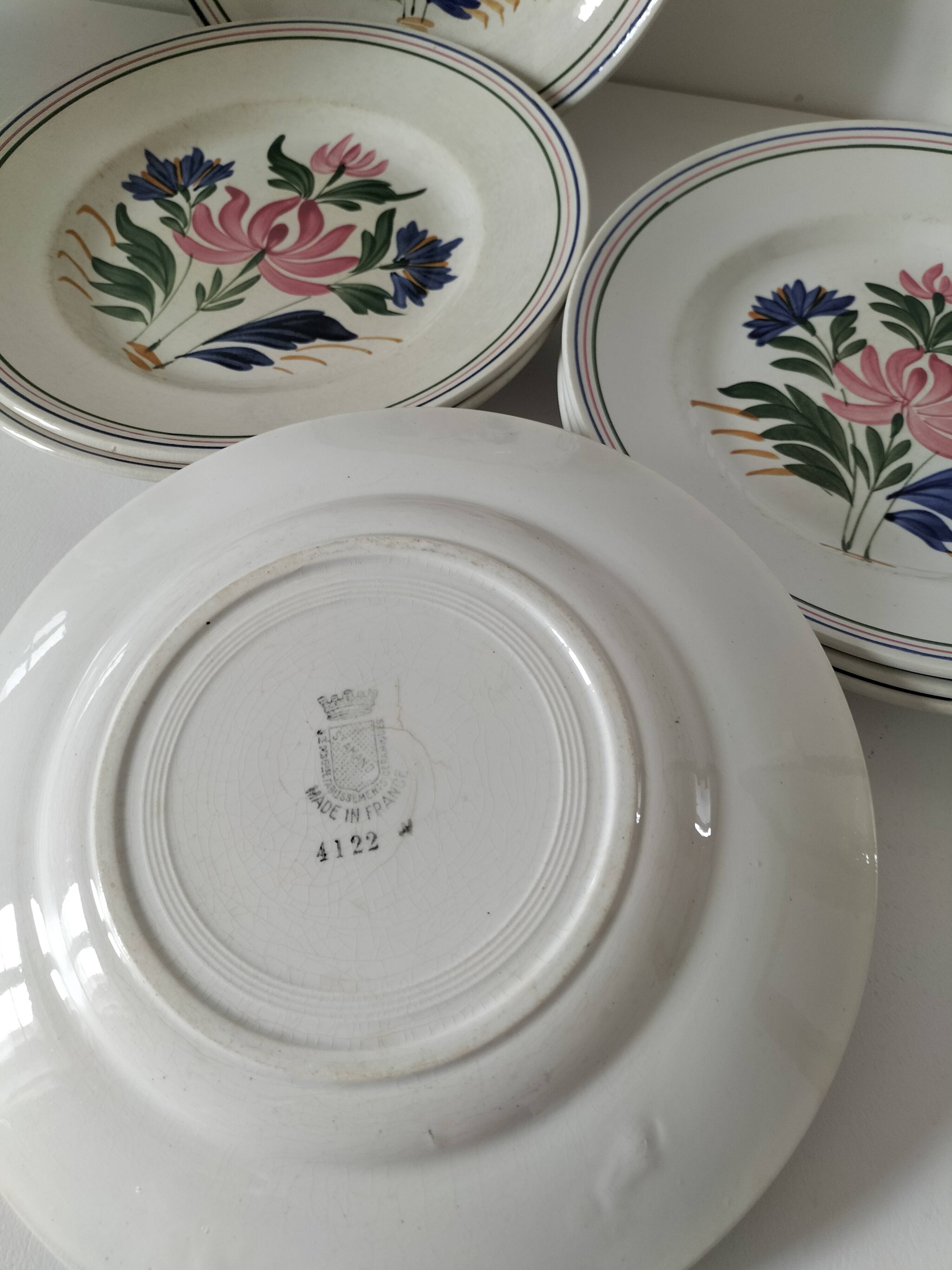 Set of 8 Saint Amand plates with stylized flower decoration 4122