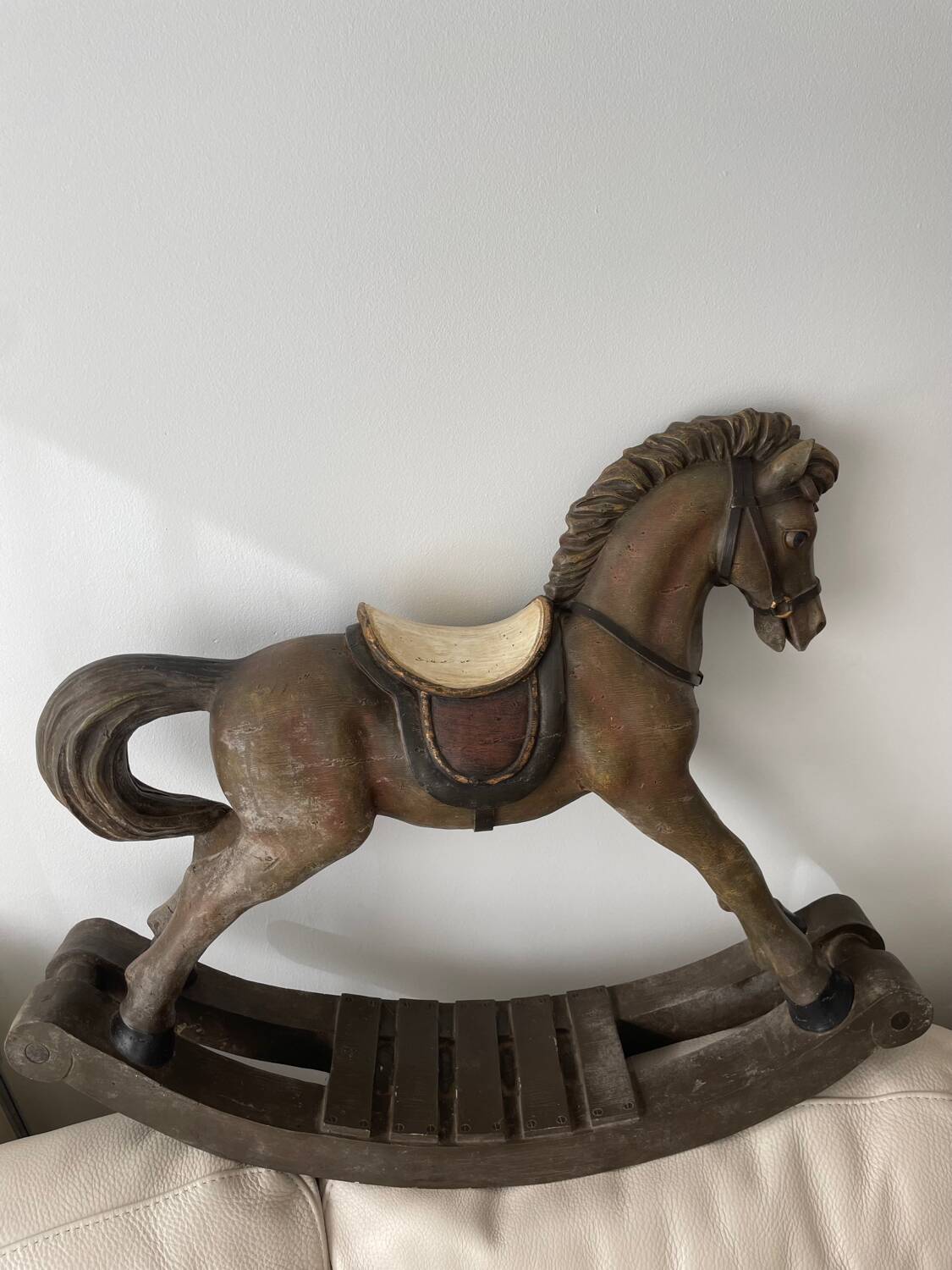 Cheval à bascule antique