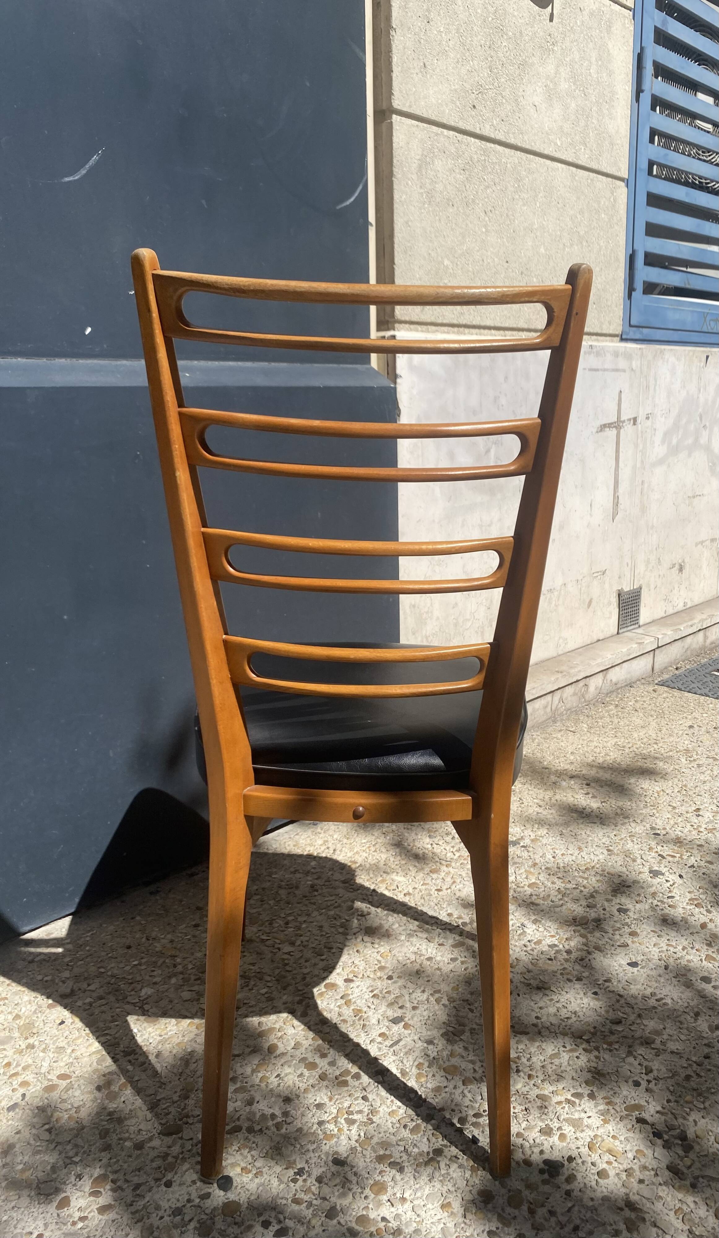 6 chaises bois et skaï noir années 60