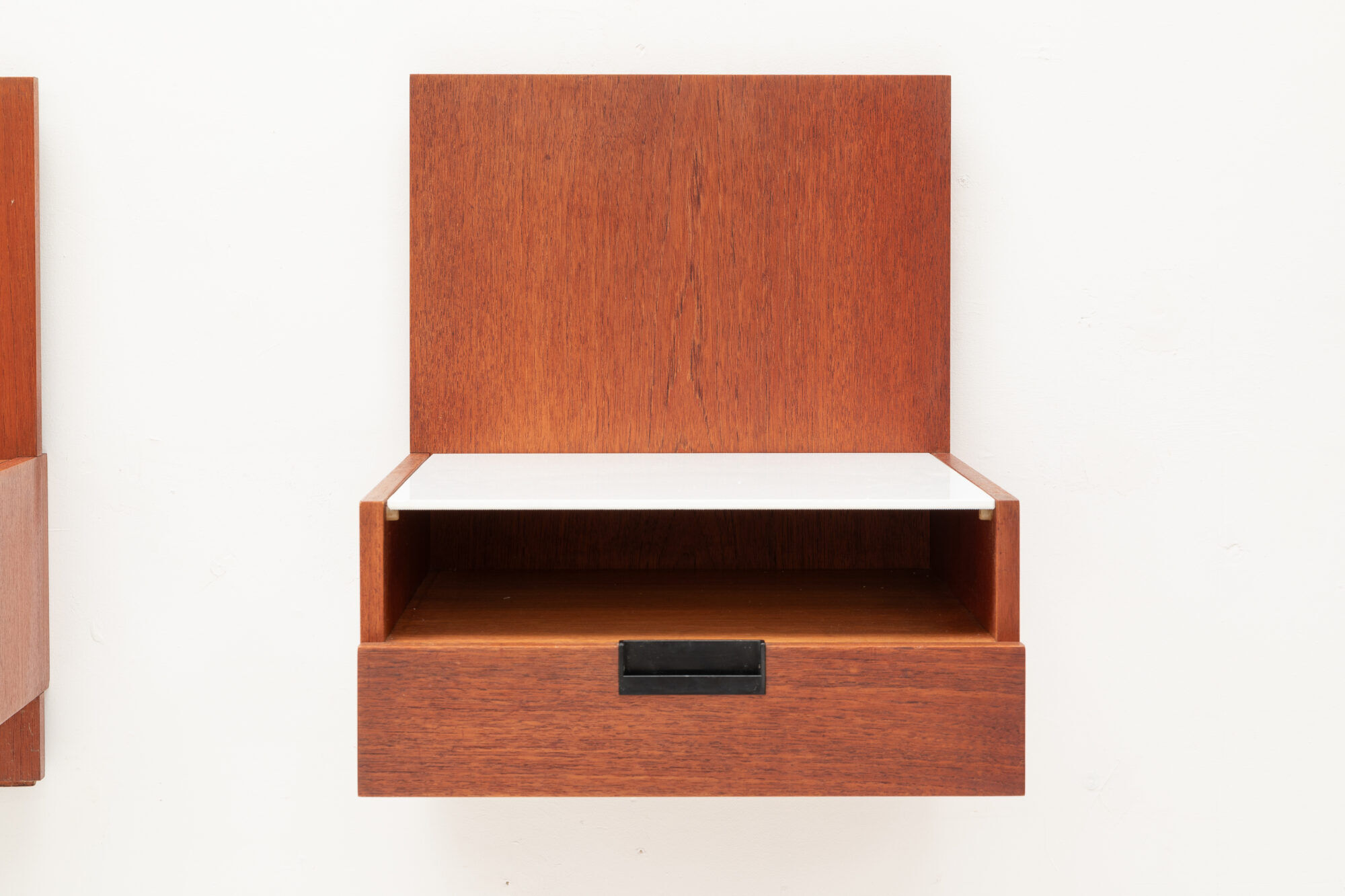 Night stands by Cees Braakman