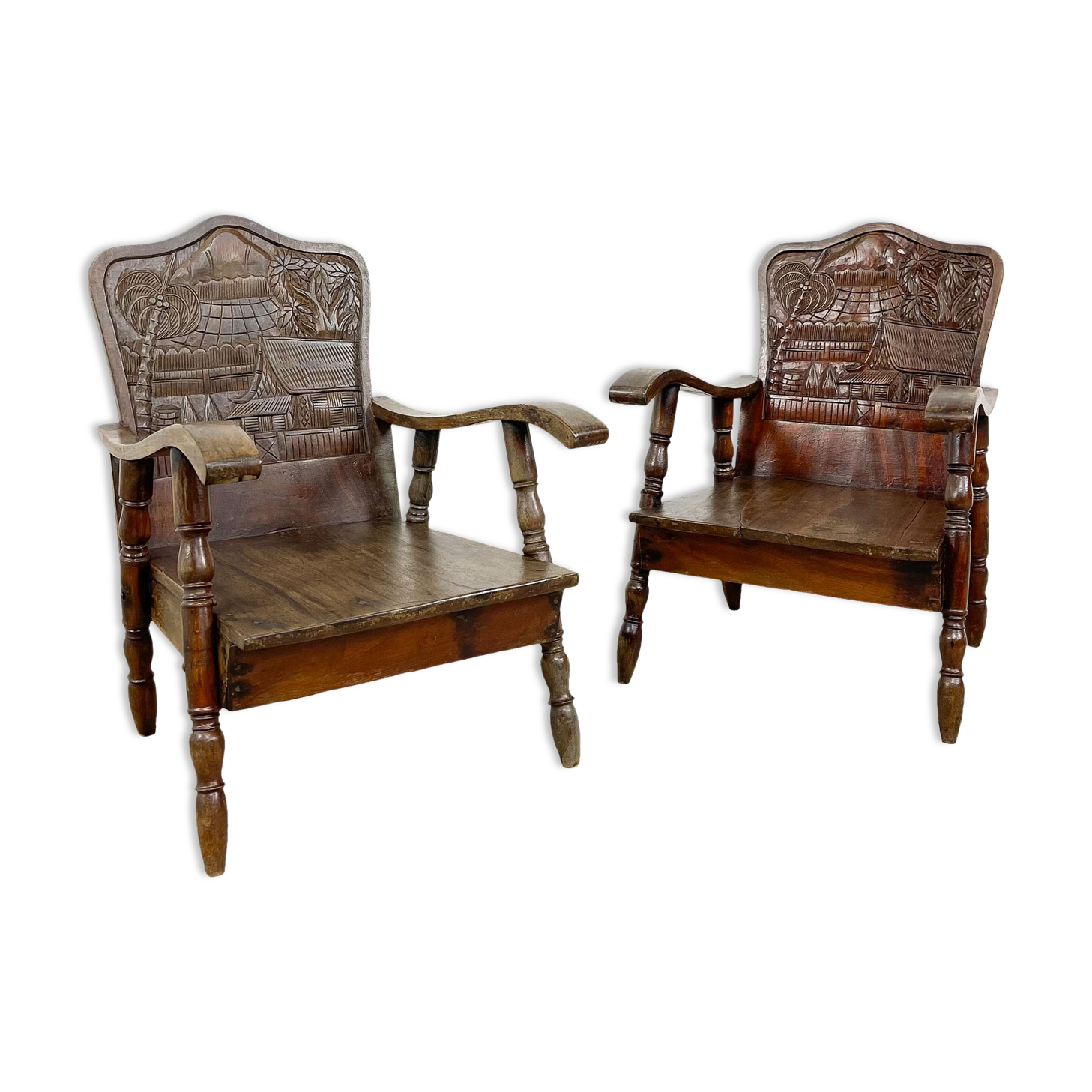Paire de fauteuils en bois de teck sculpté Indonésie