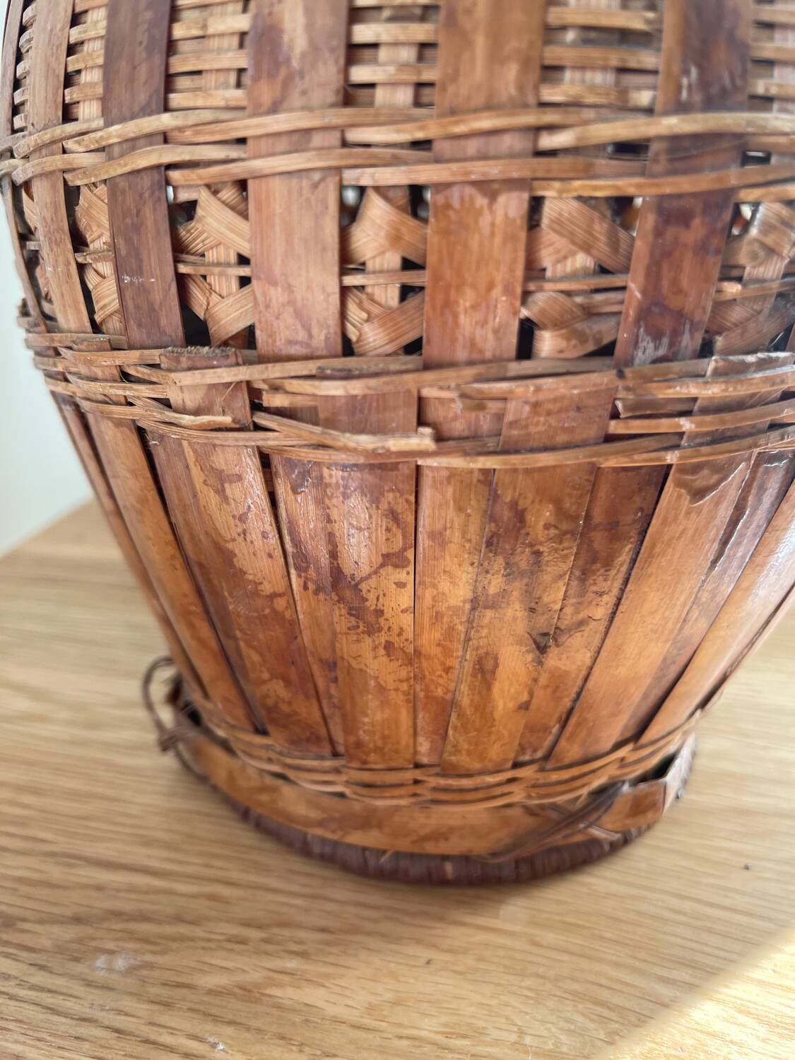 Vase en rotin vintage