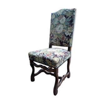 Carpeted chair