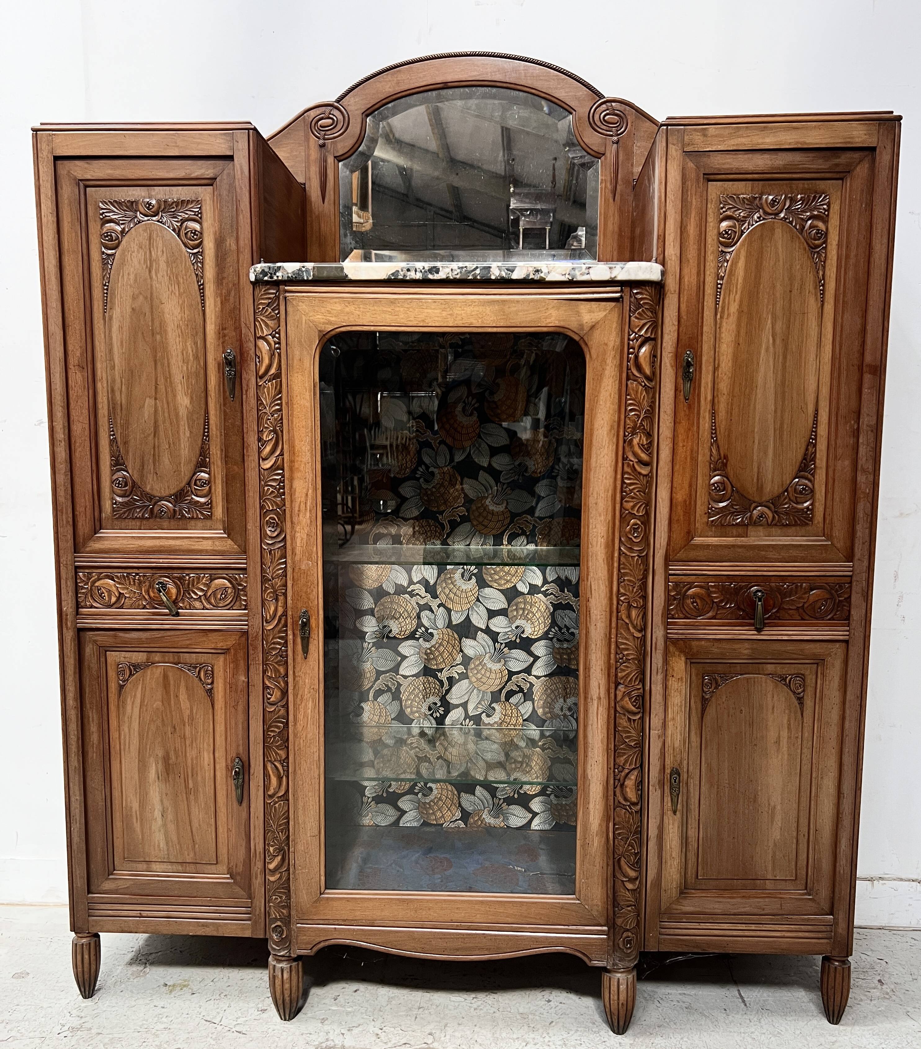 Art Deco buffet in solid walnut, 20th century.