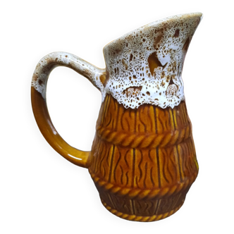 Sandstone pitcher