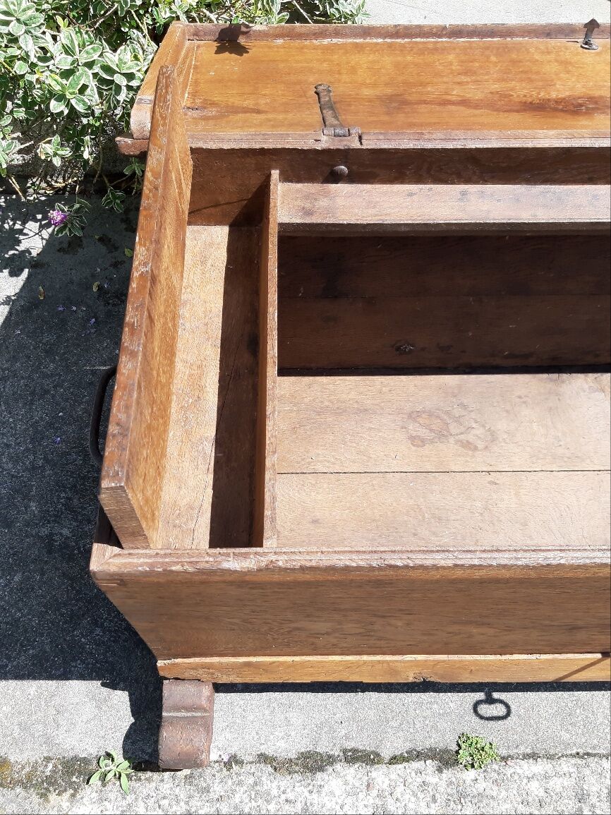 Oak wedding chest, XIXth century