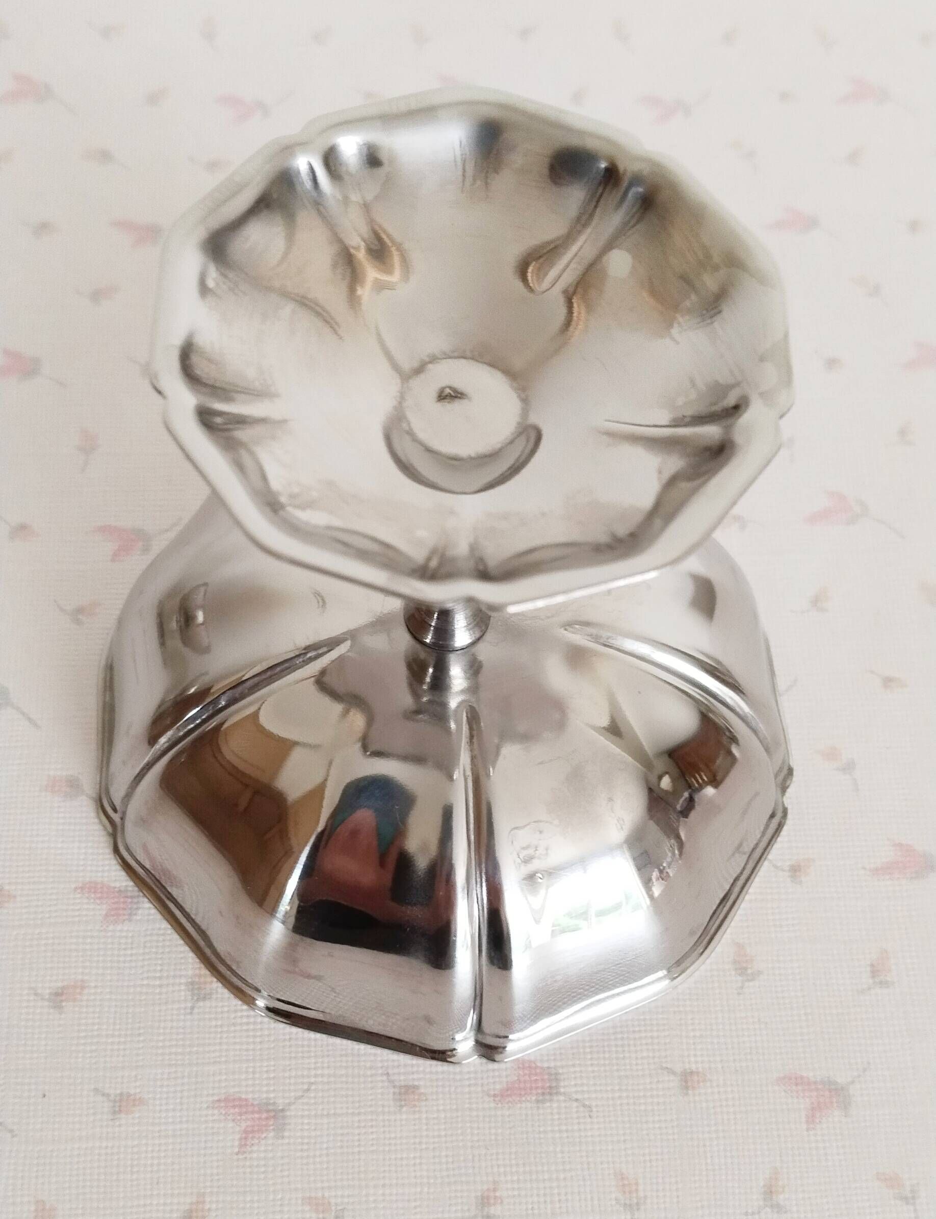 Ice cream or sorbet cups on foot, in 18/10 stainless steel