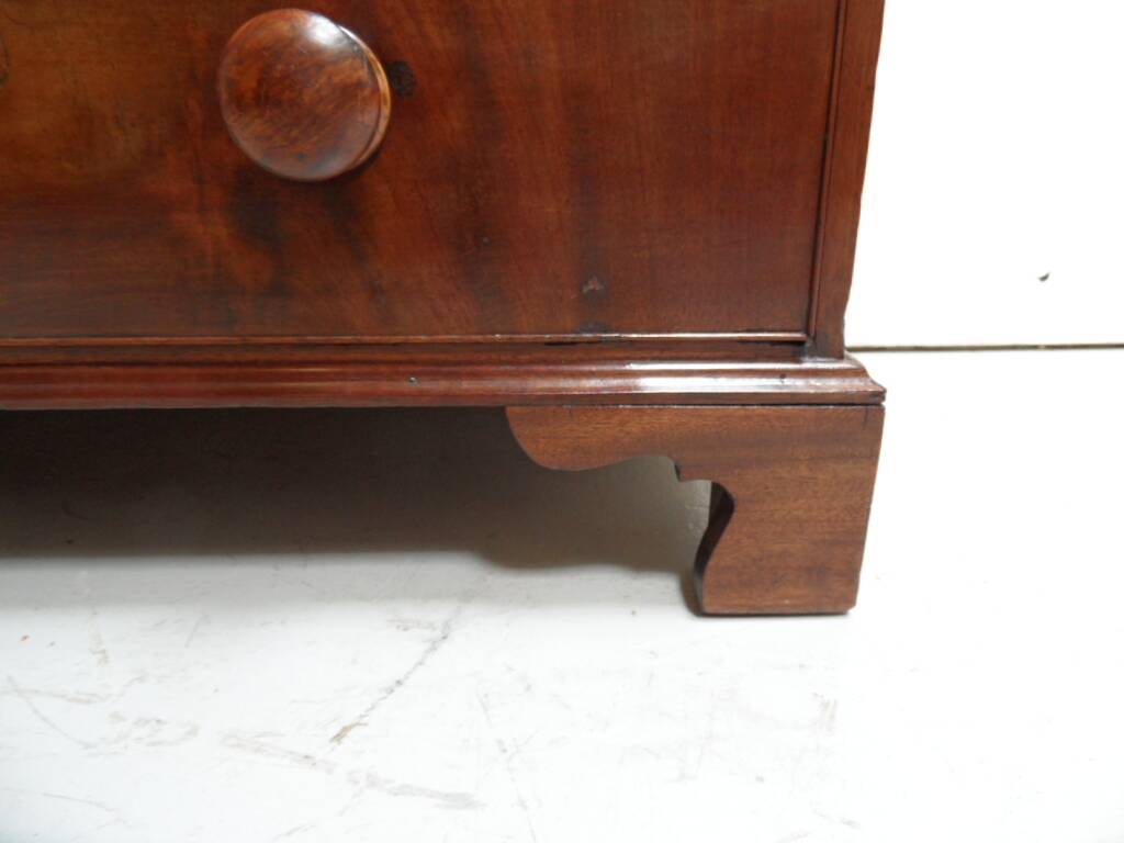 Commode en acajou antique