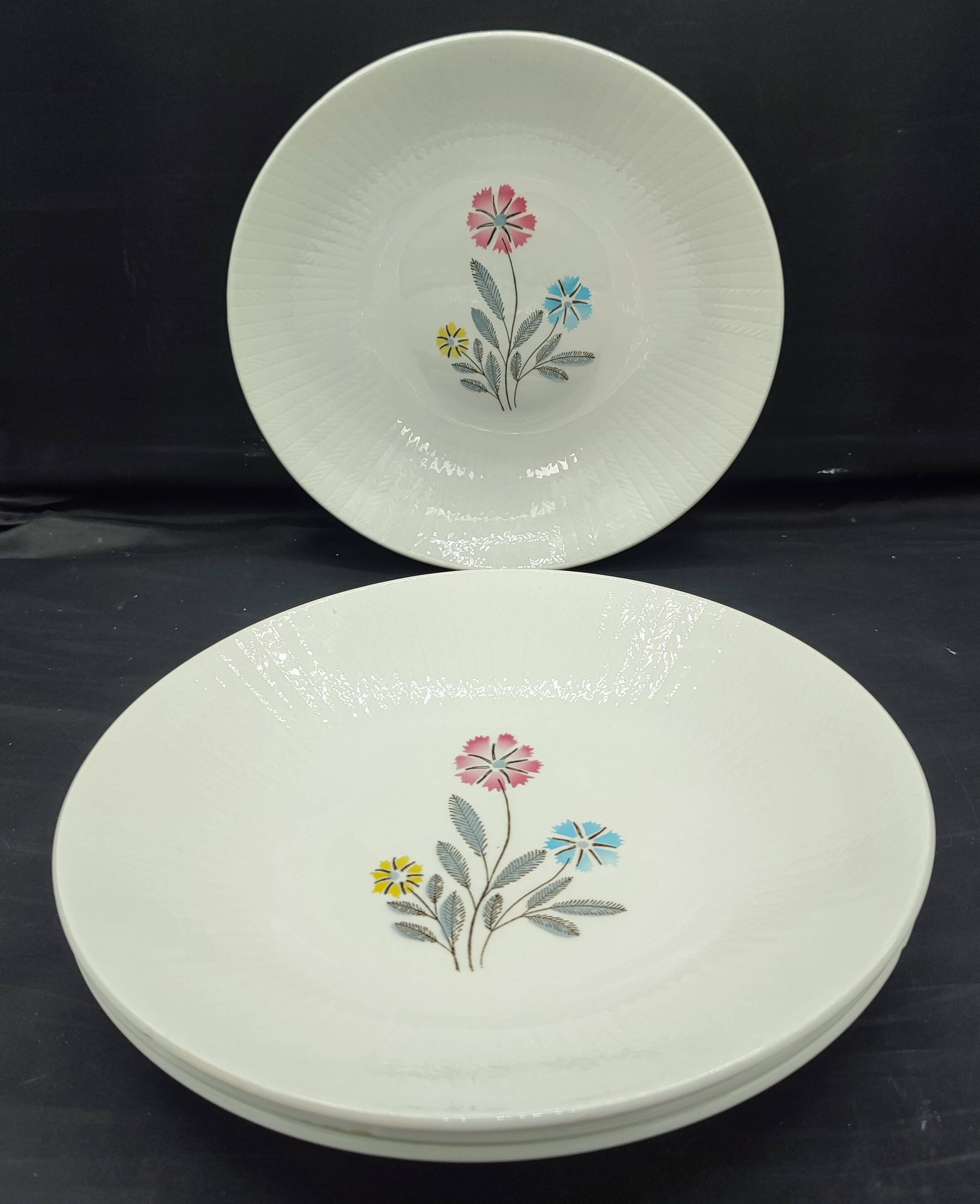 Lot of 8 Vintage Ceranord Saint-Amand Aster Tableware from the 1950s-60s.