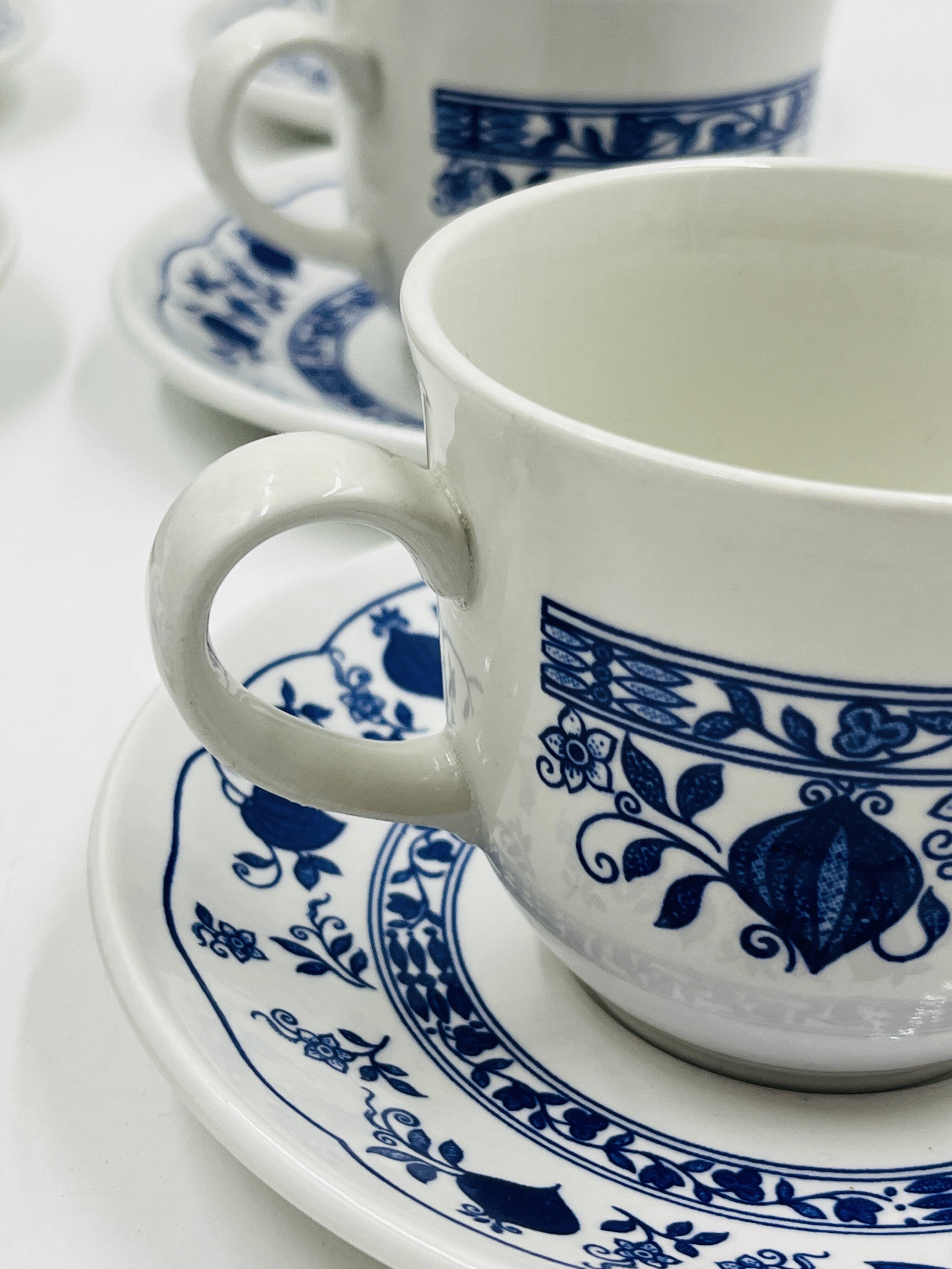 Set of 6 cups and saucers Biltons England Blue Onion design