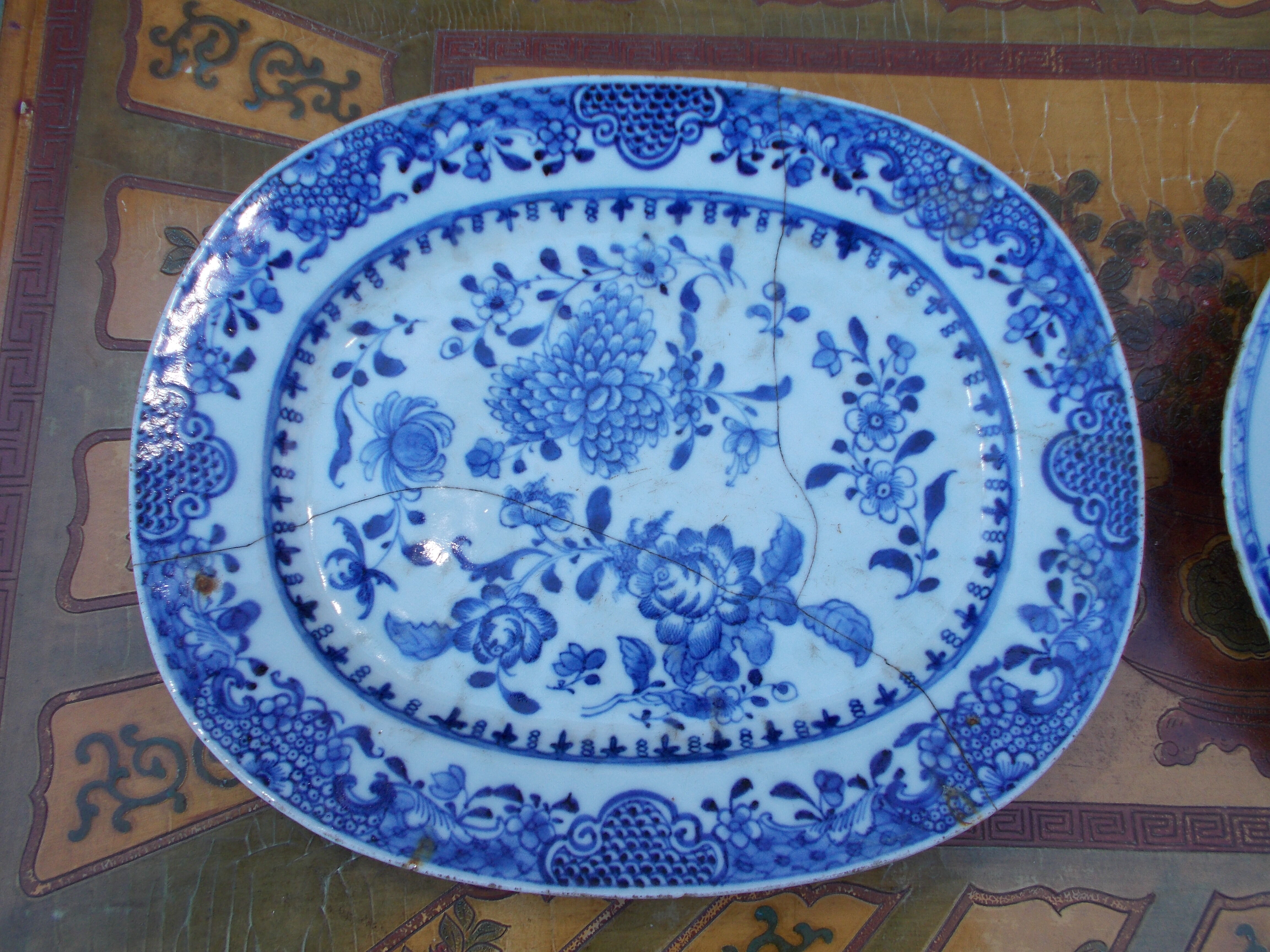 1 dish 1 plate ancient Chinese porcelain white blue