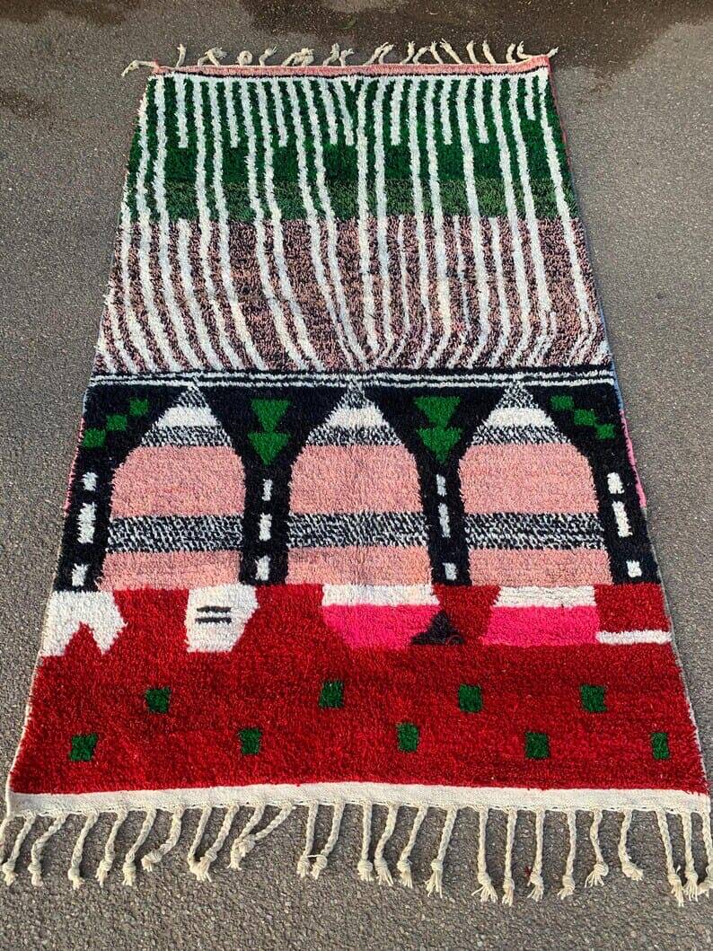 Beni Ourain Berber rug, handwoven in traditional style, size 200 x 300 cm.