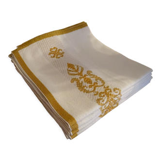 6 white embroidered napkins and camel 47 x 45