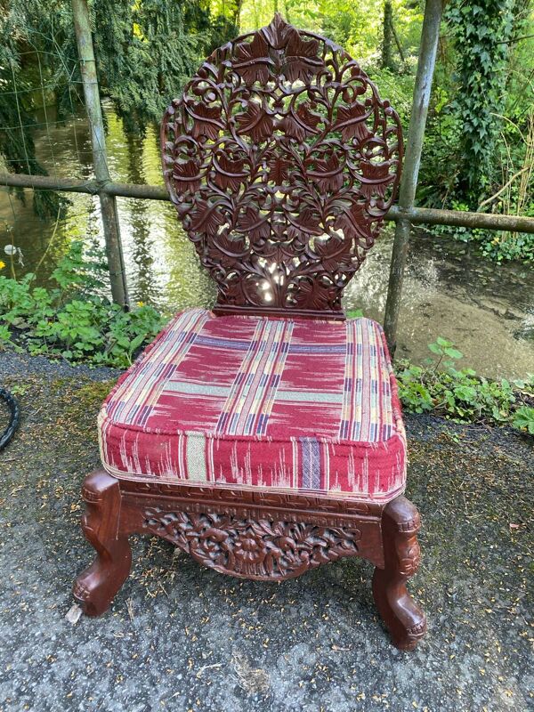 Petit fauteuil Anglo indien en bois exotique