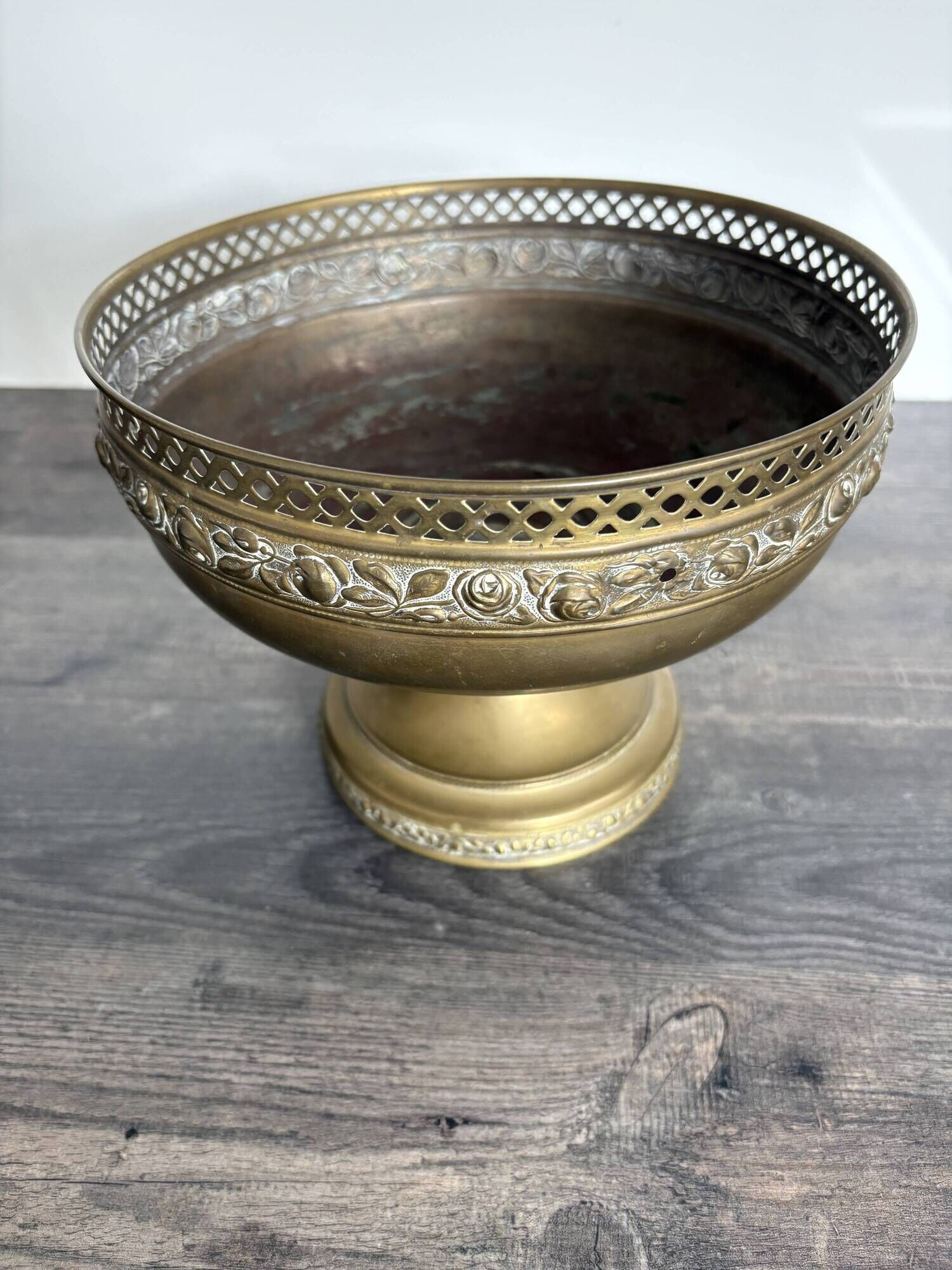 Vintage brass footed bowl, Italian decoration.