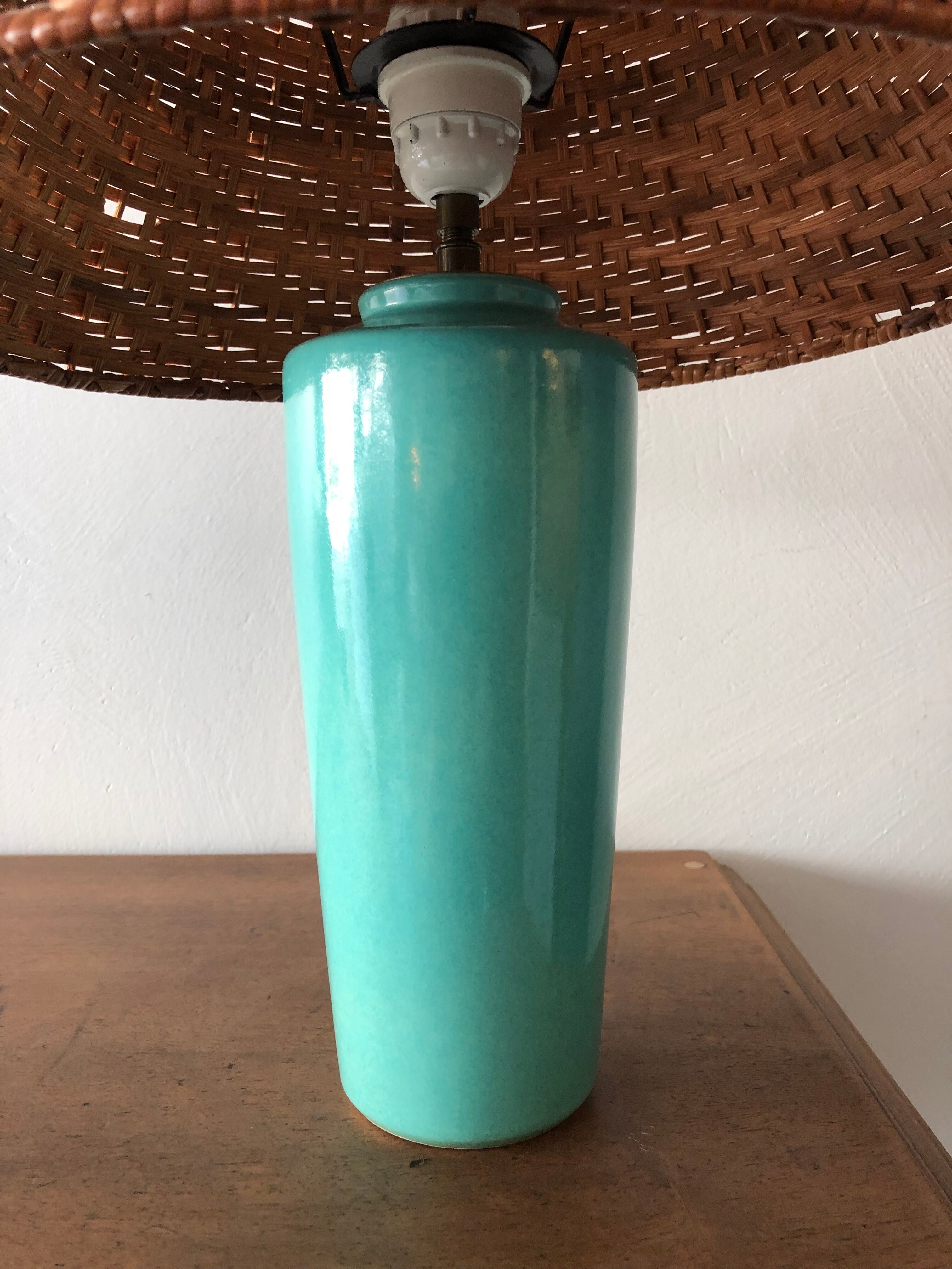 Enamelled ceramic lamp and rattan