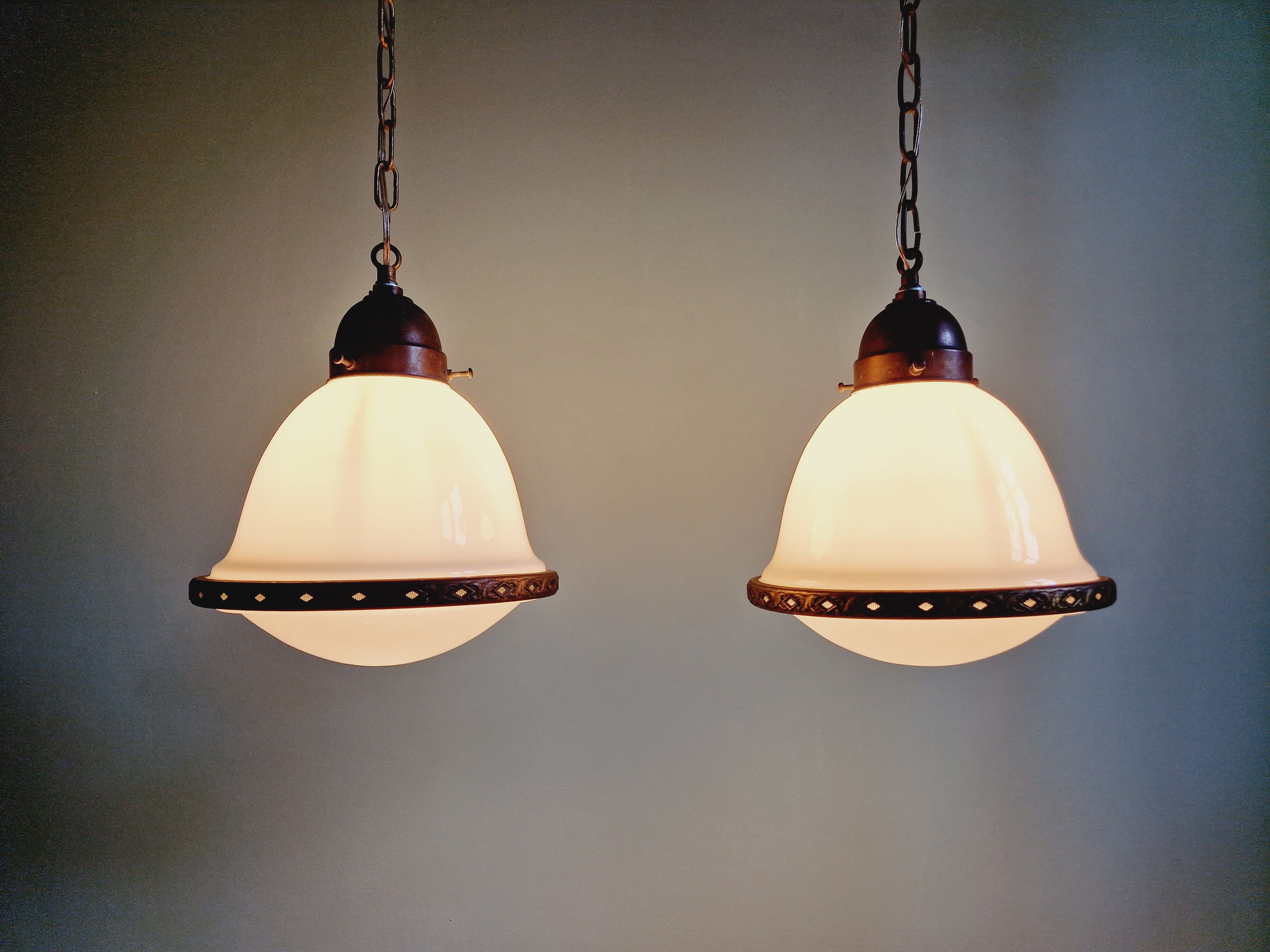 Paire de suspensions Art Déco, B.A.G, années 1920-30