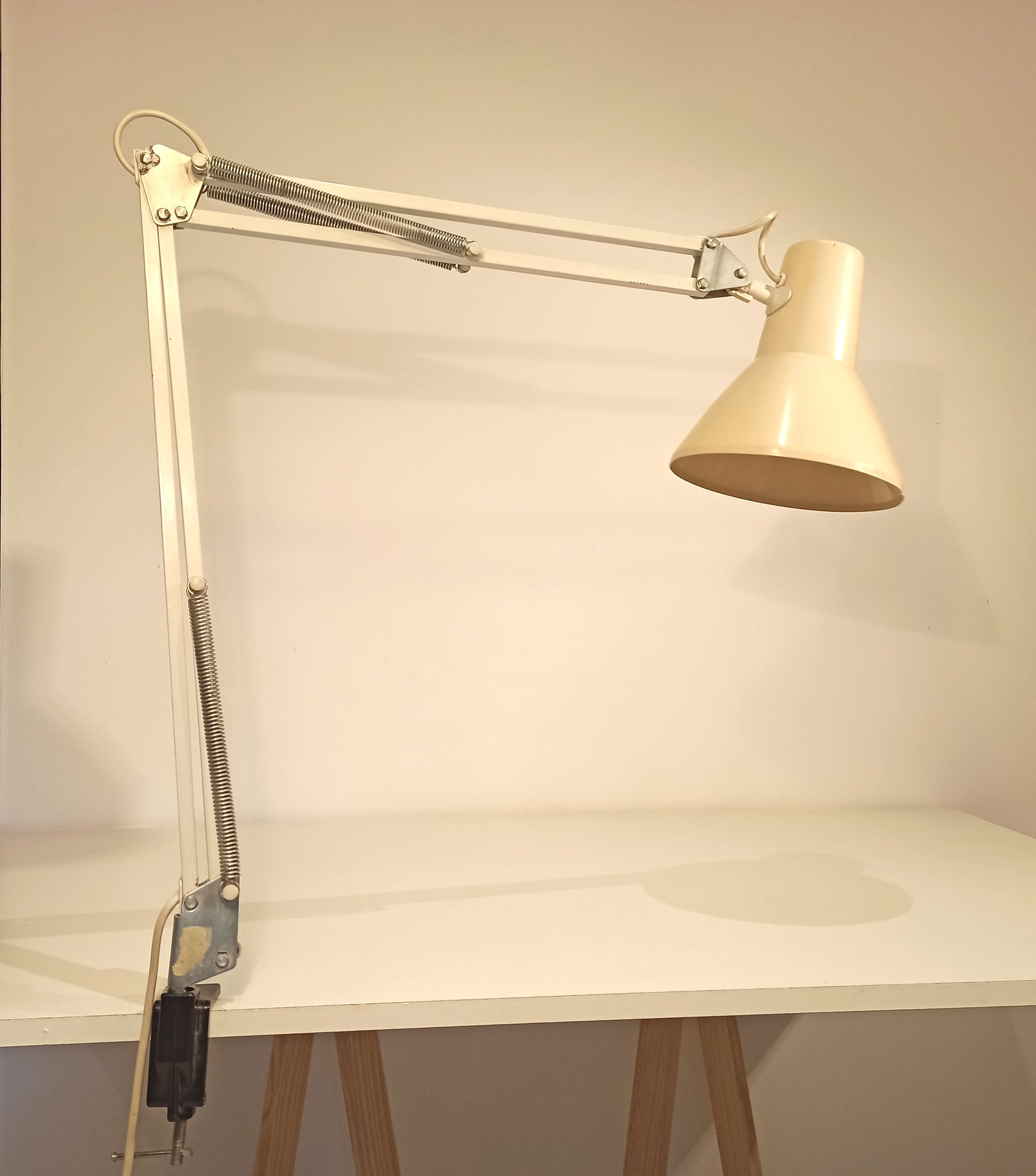 Vintage articulated architect's desk lamp by Fluvio Battaglia Emmedi artikel studio