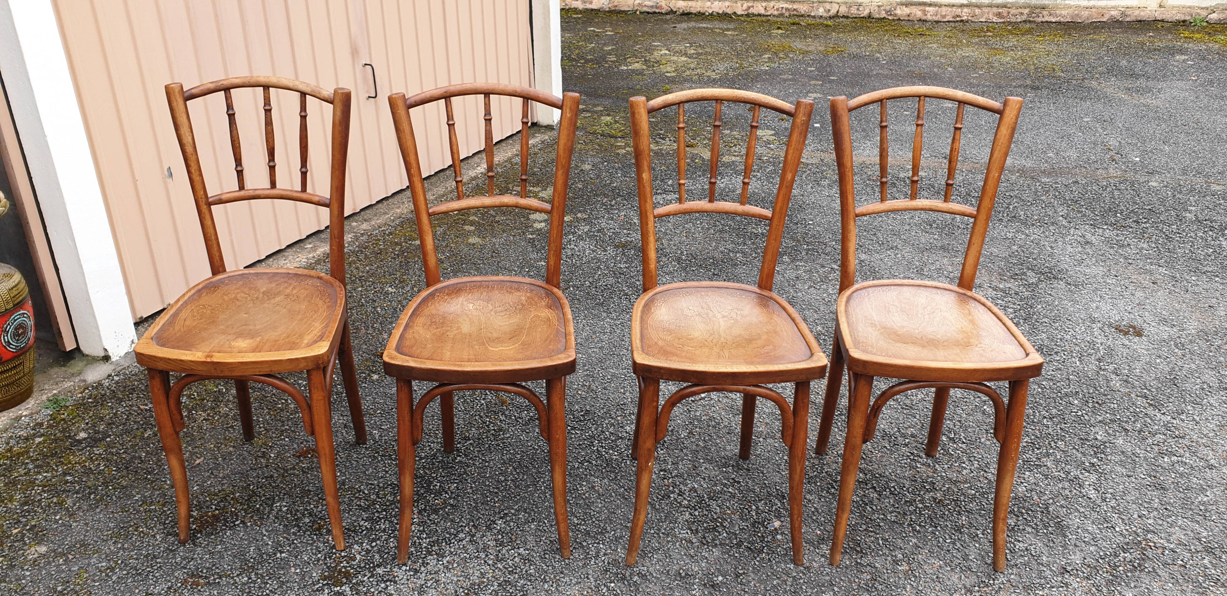 4 curved wooden chairs 1920/1940.