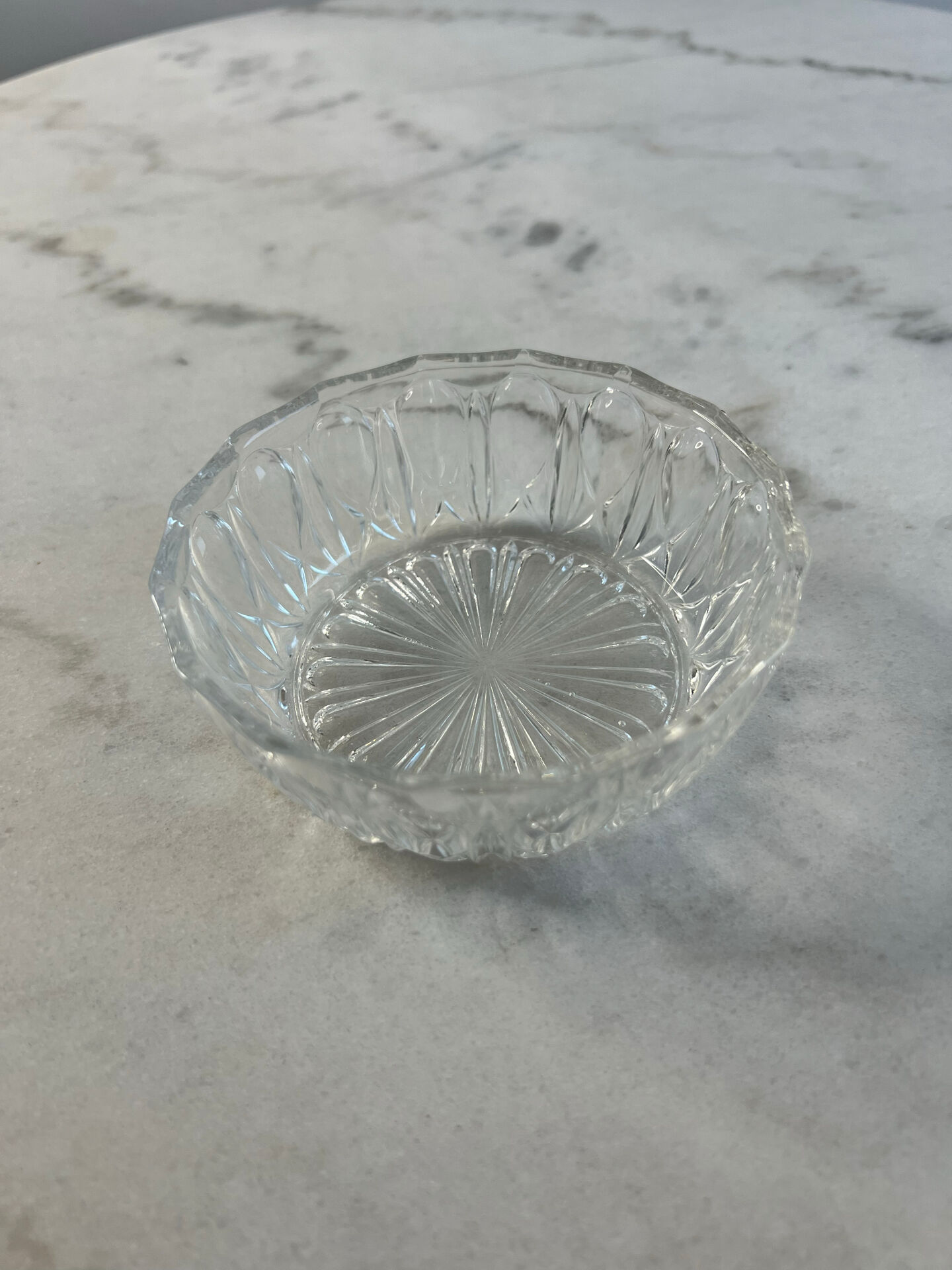 Cut glass bowl with oval pattern 11cm