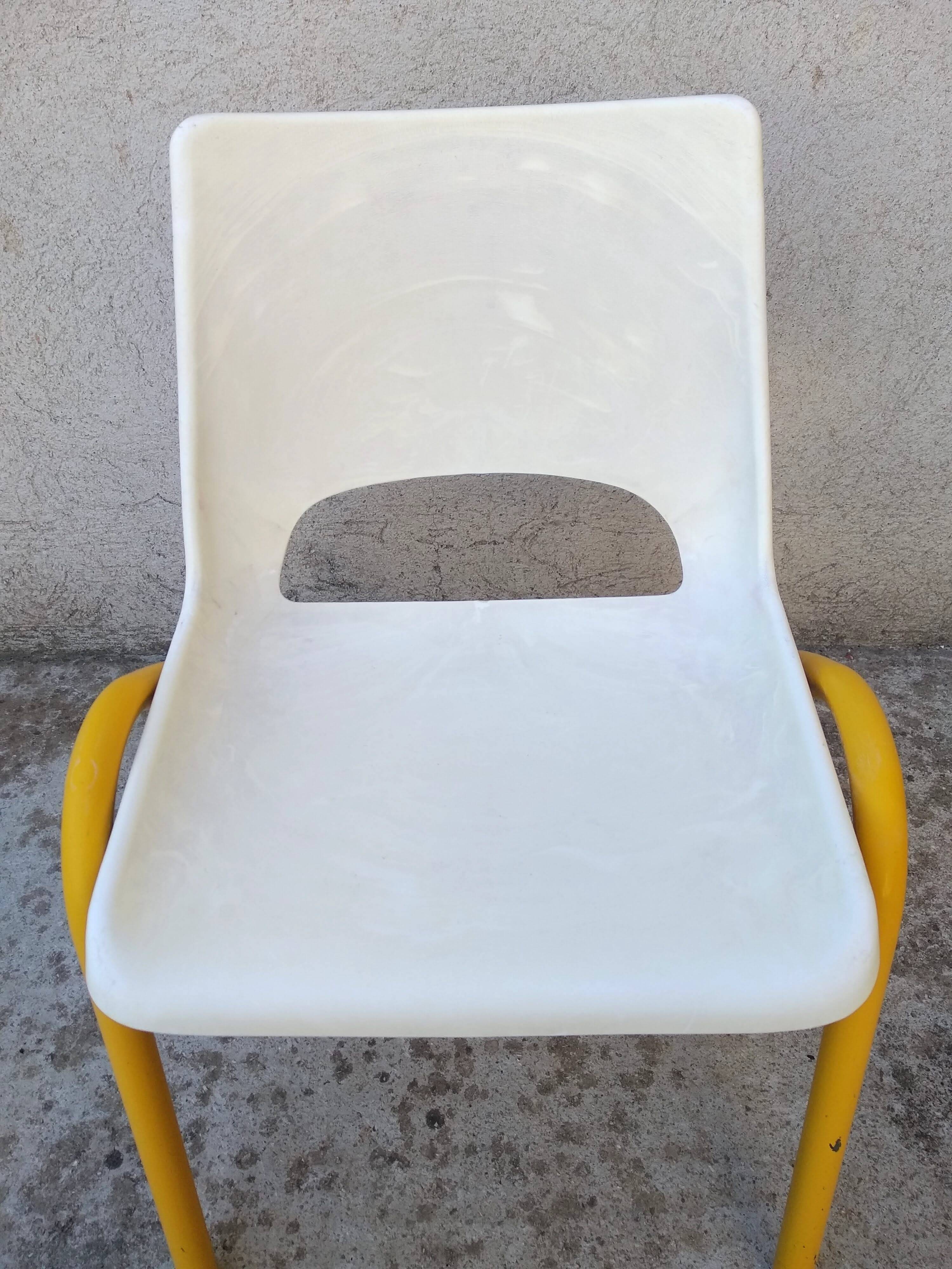 Chaise d'école vintage