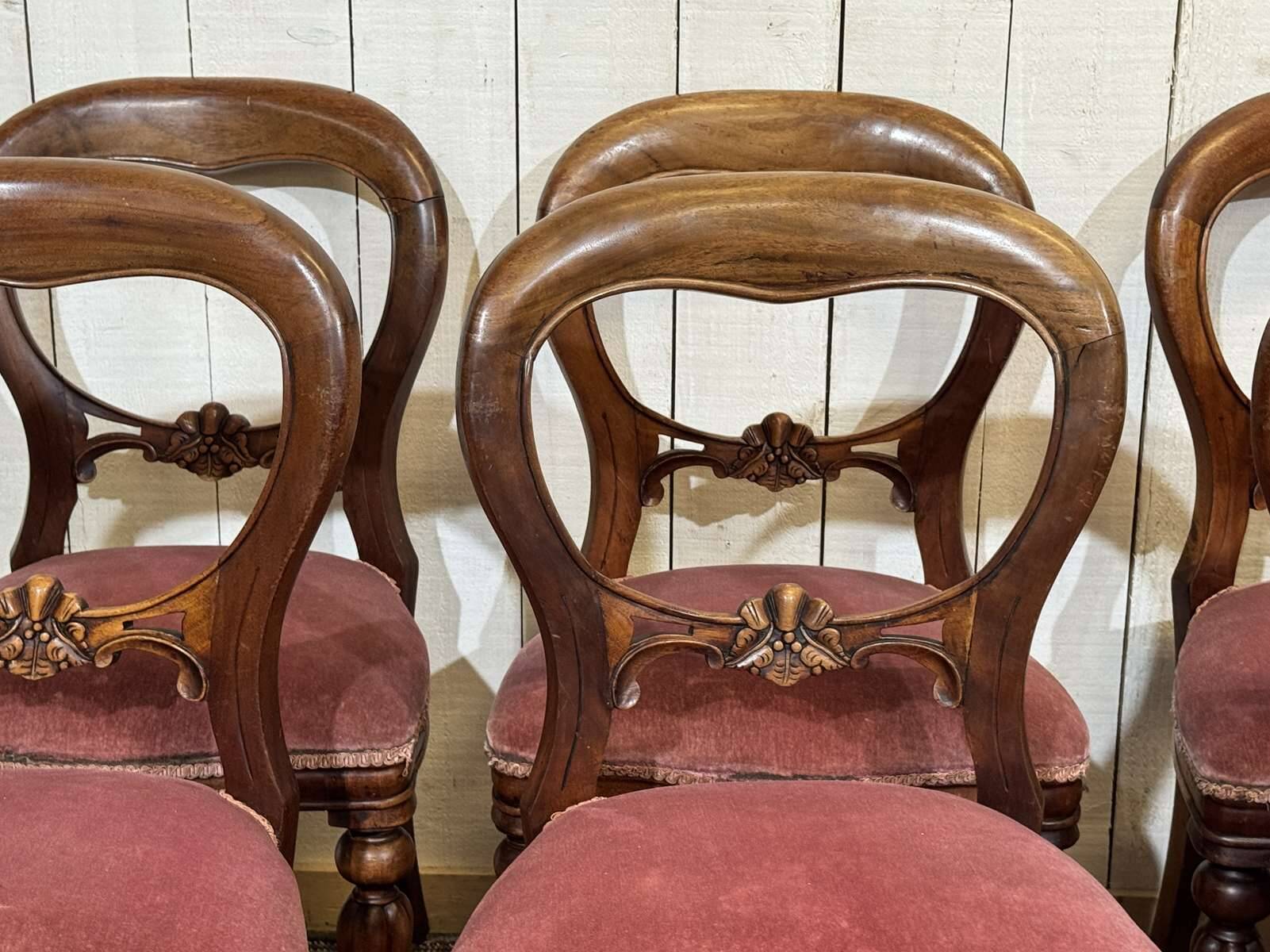 Suite de 8 chaises anglaises en acajou de style Victorien