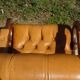 Fauteuils en bois et cuir capitonné, les 2