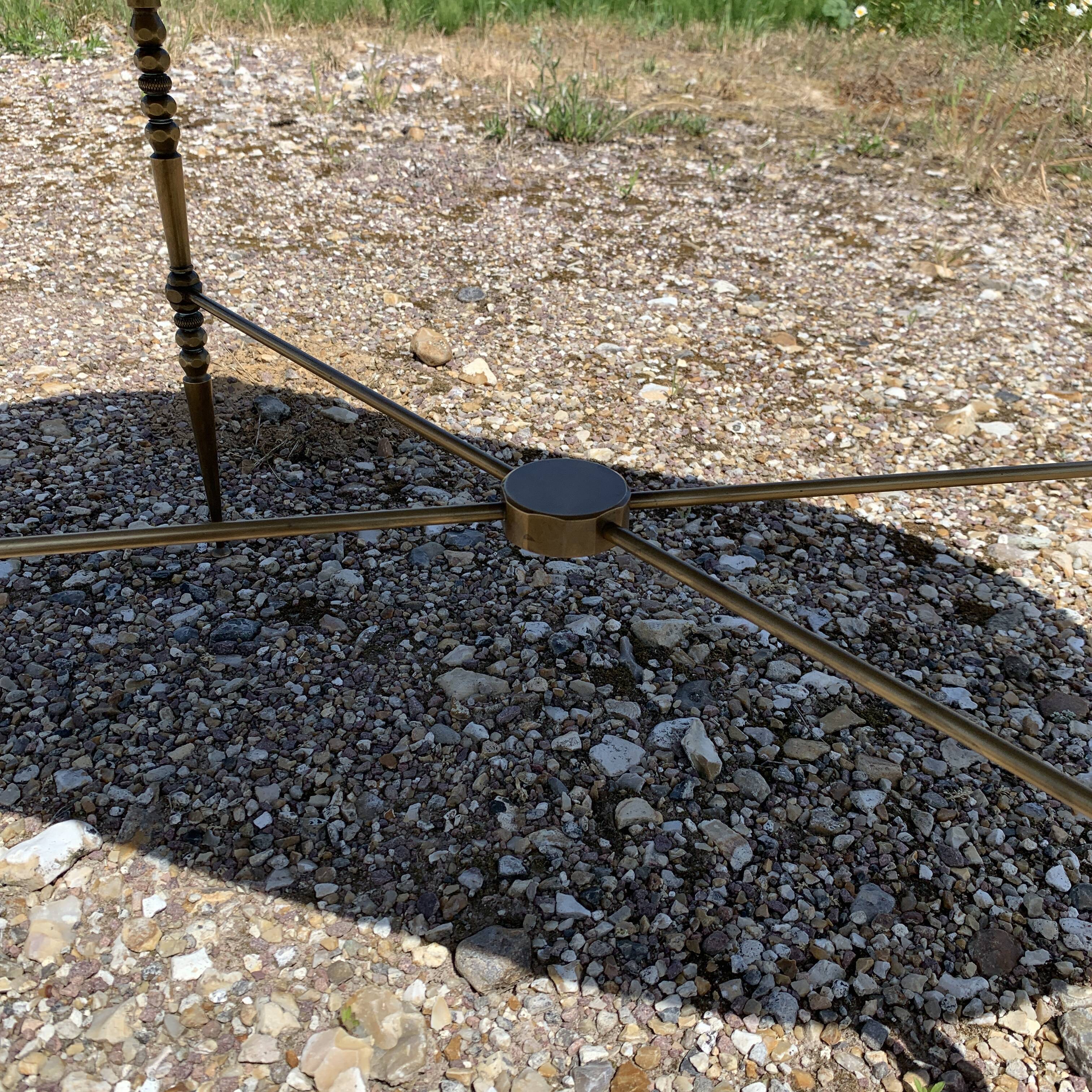 Oval coffee table in veined green marble