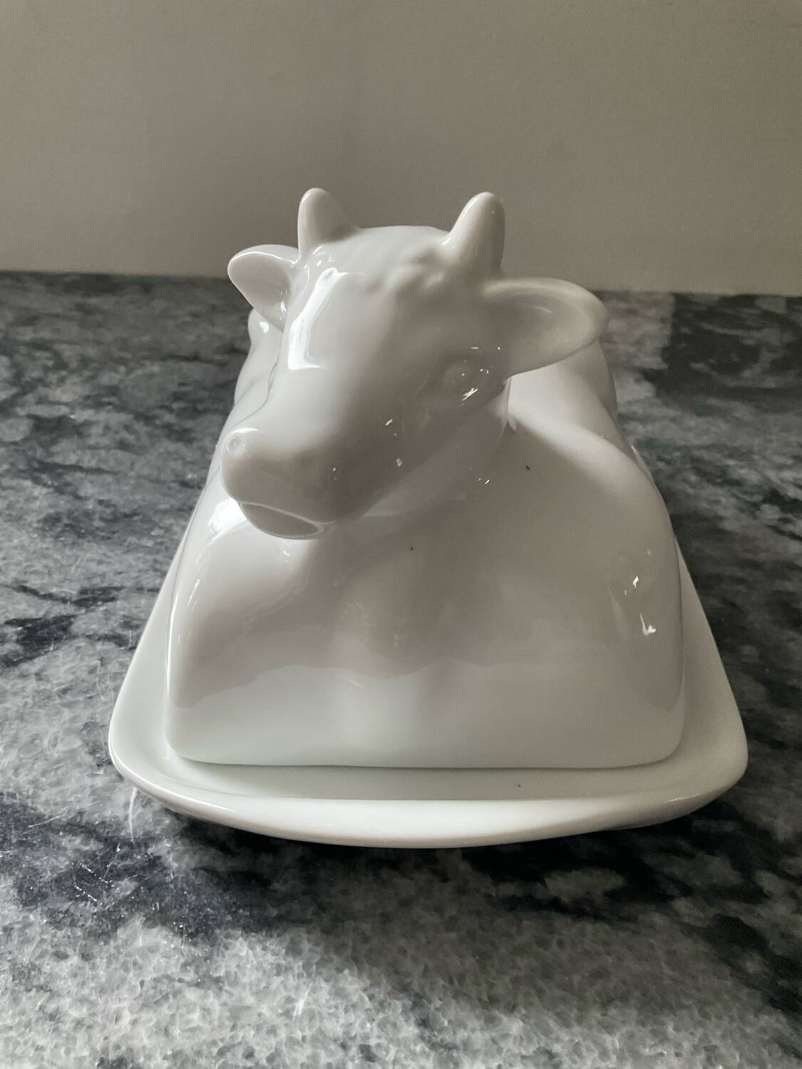 Enamelled porcelain butter dish