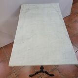 Table de bistrot piètement fonte dessus marbre