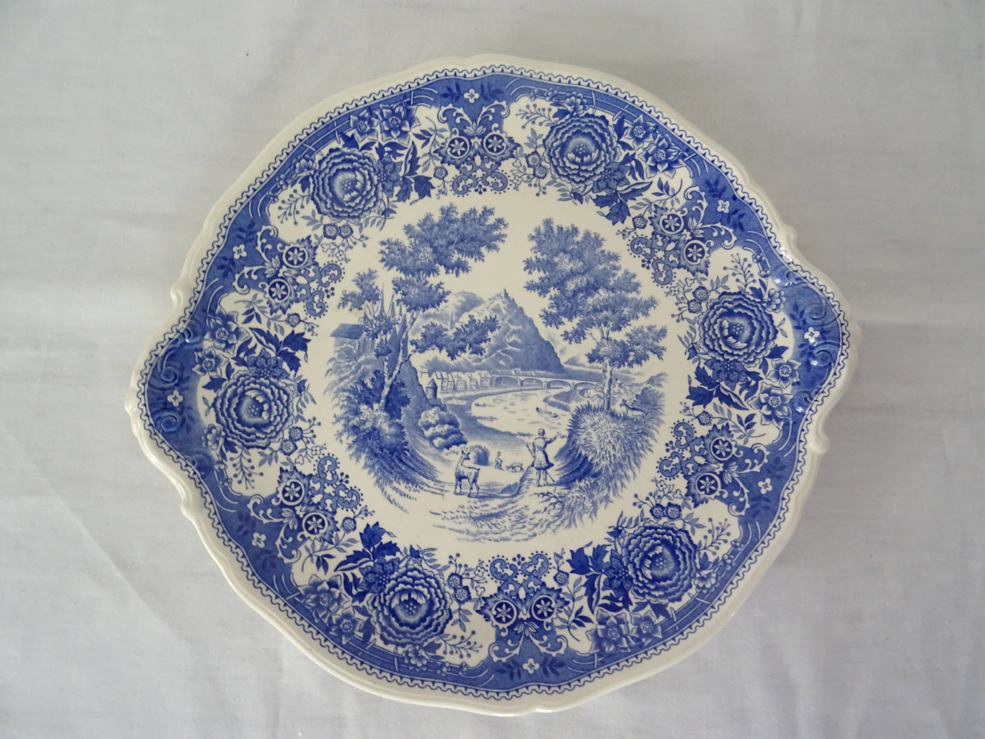 Round ceramic faience dish villeroy boch burgerland blue