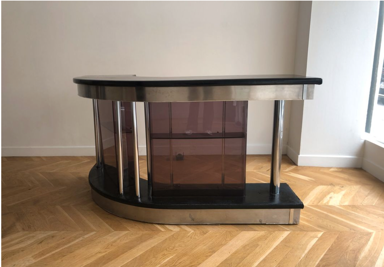 Low vintage design bar with interior storage