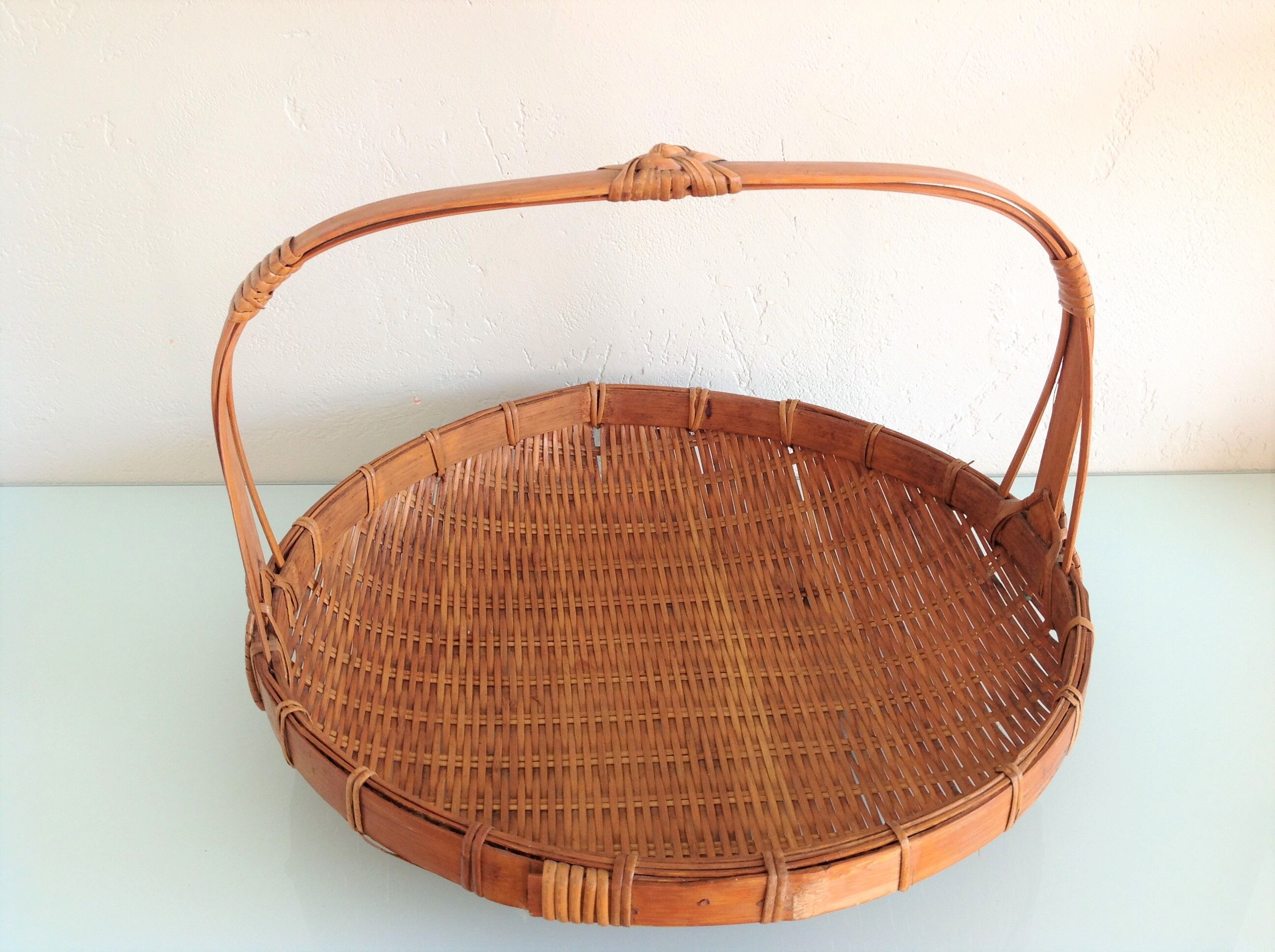 Panier à fruits  rond en bambou tréssé / vintage années 60-70