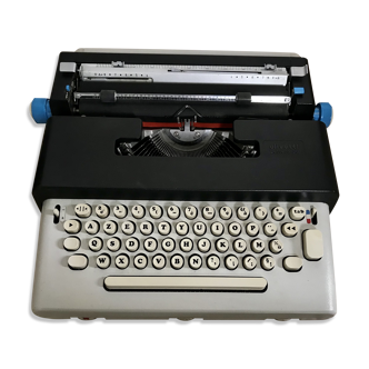 Machine à écrire électrique Olivetti Lettera 36