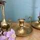 Lot de 2 bougeoirs anciens en laiton