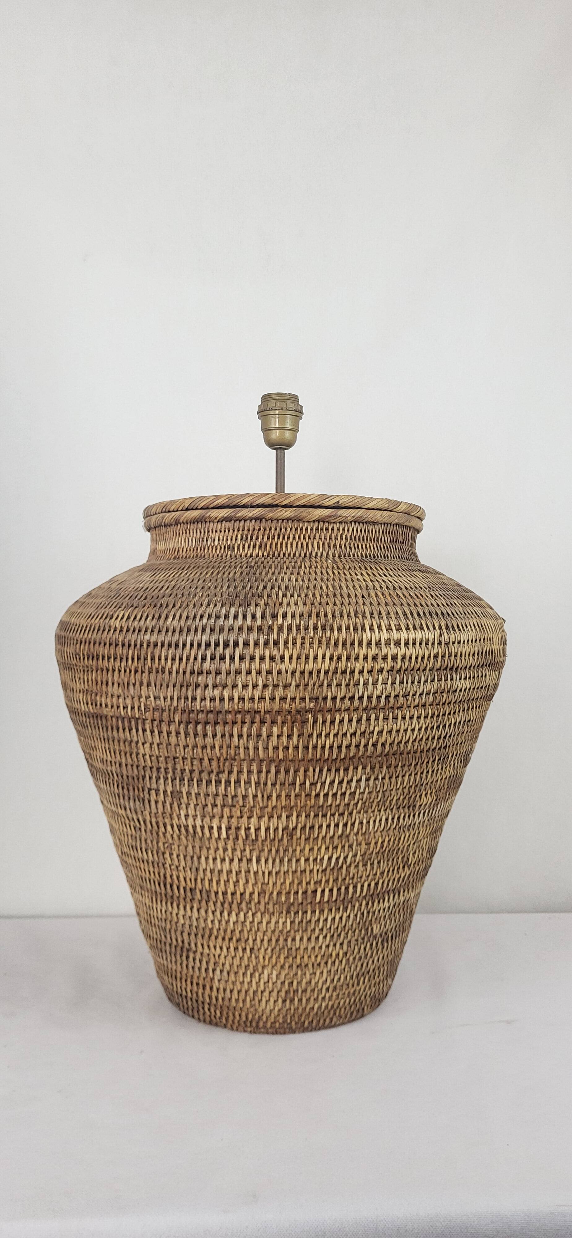 Woven rattan lamp base