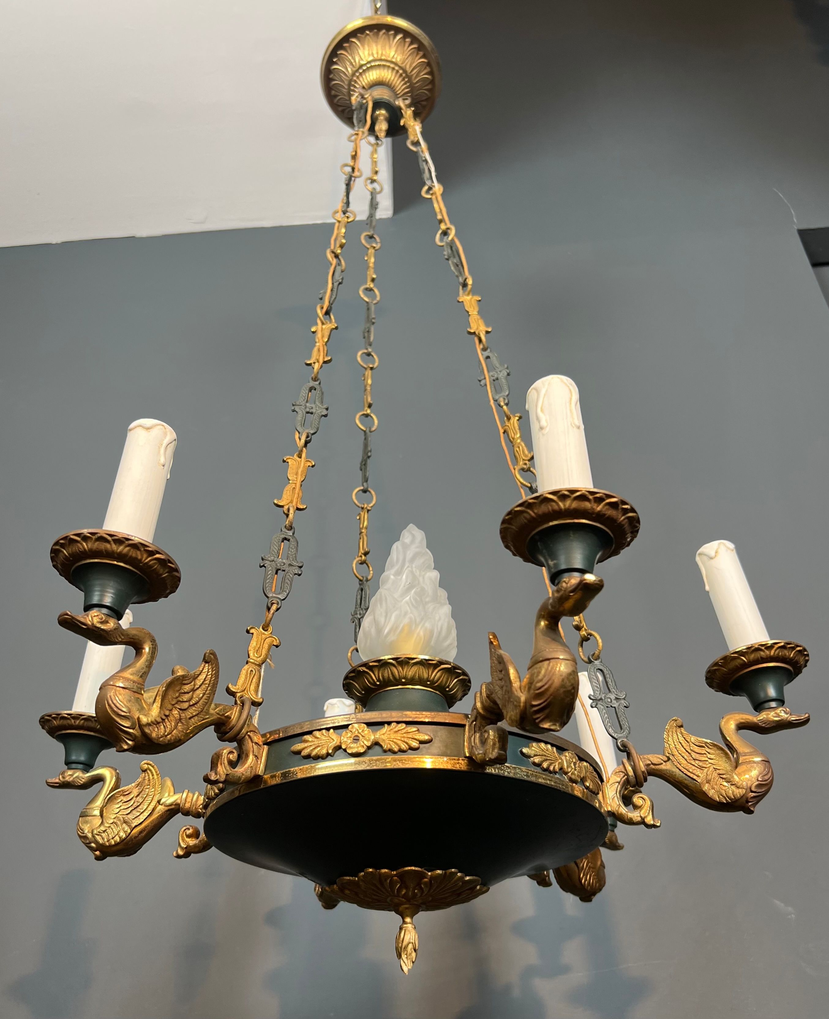 Lustre de style Empire en bronze, tôle verte et flamme en verre moulé