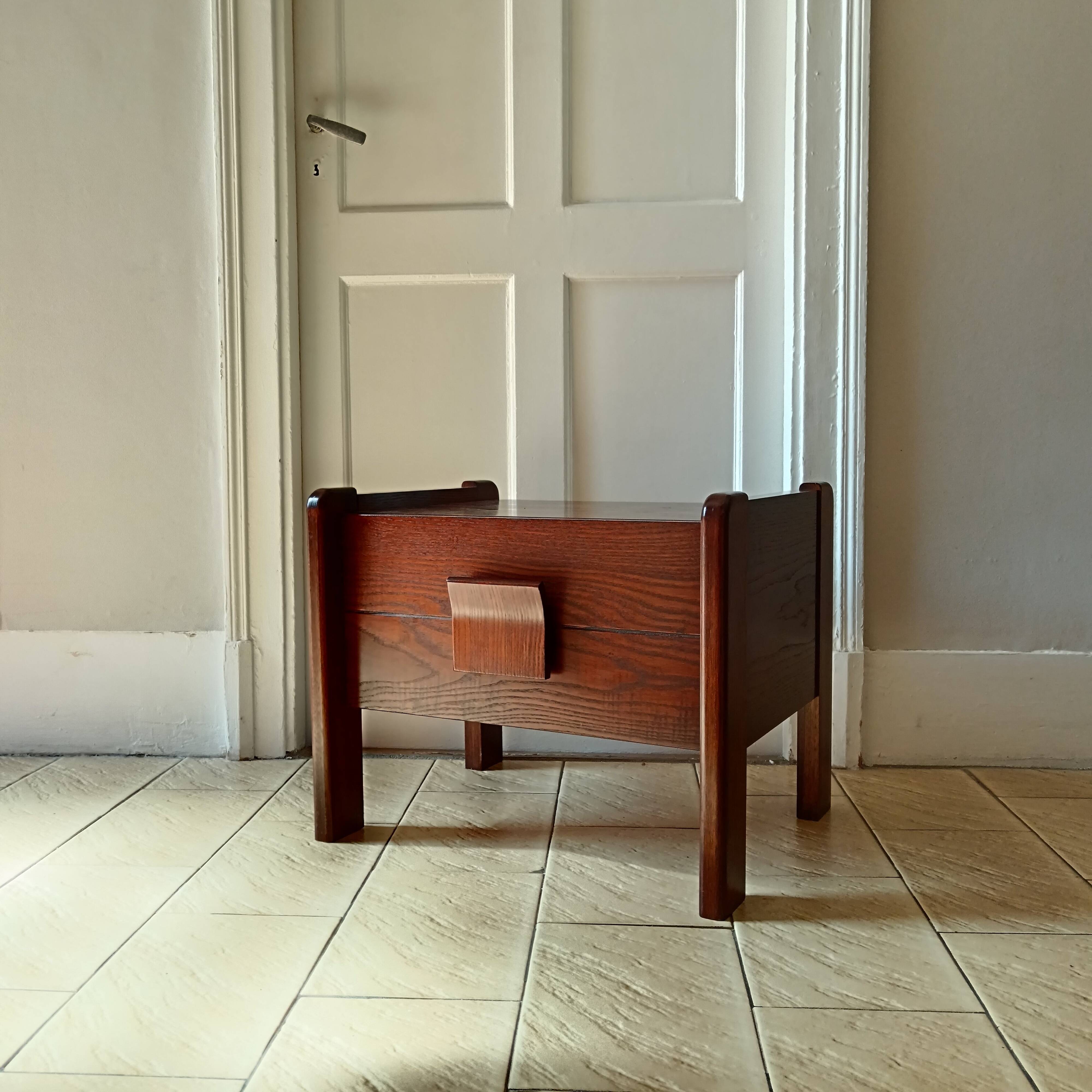Oak bedside table with one drawer