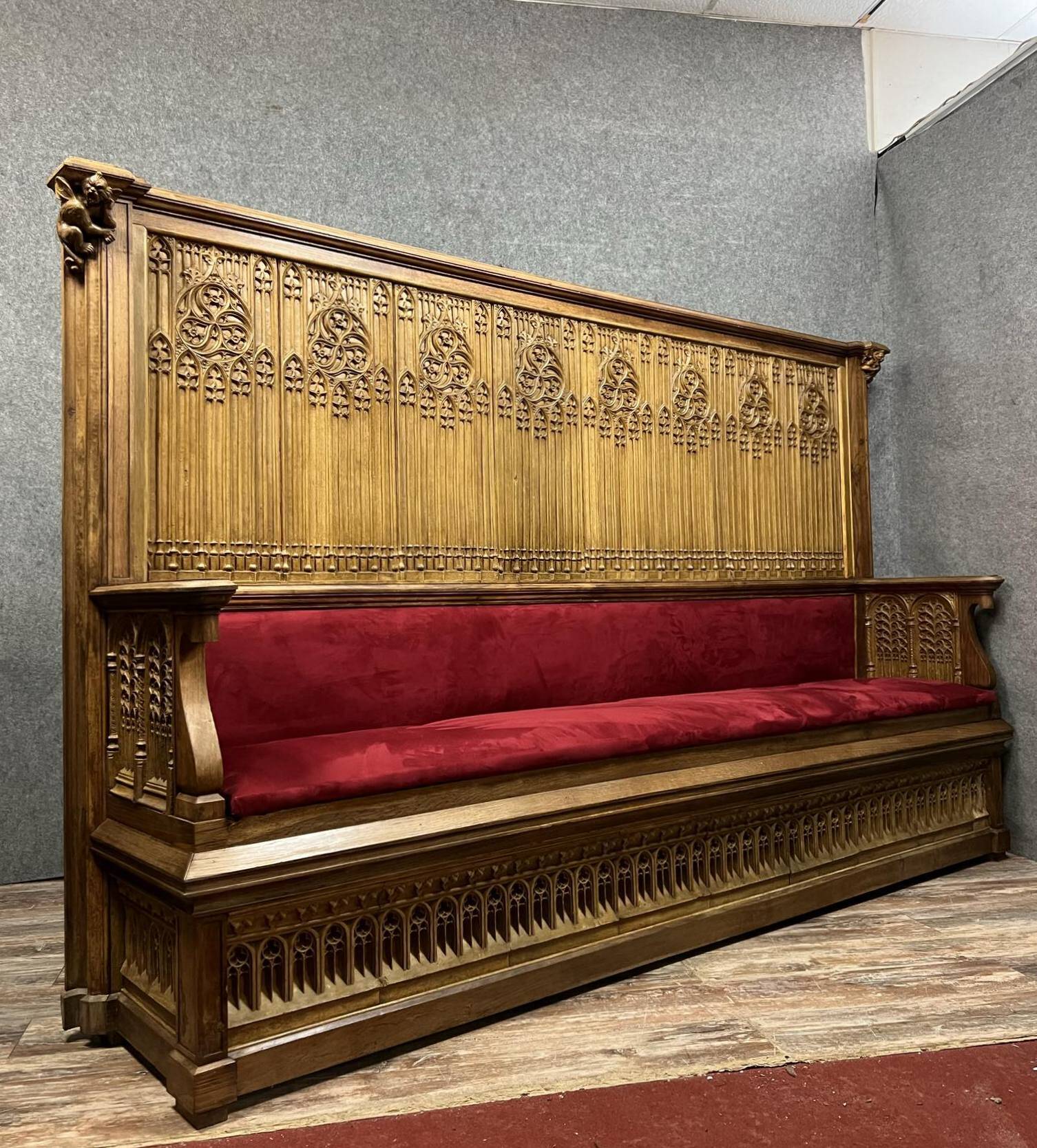 Monumental Gothic style bench in solid oak and patinated plaster circa 1800 / length 282 cm