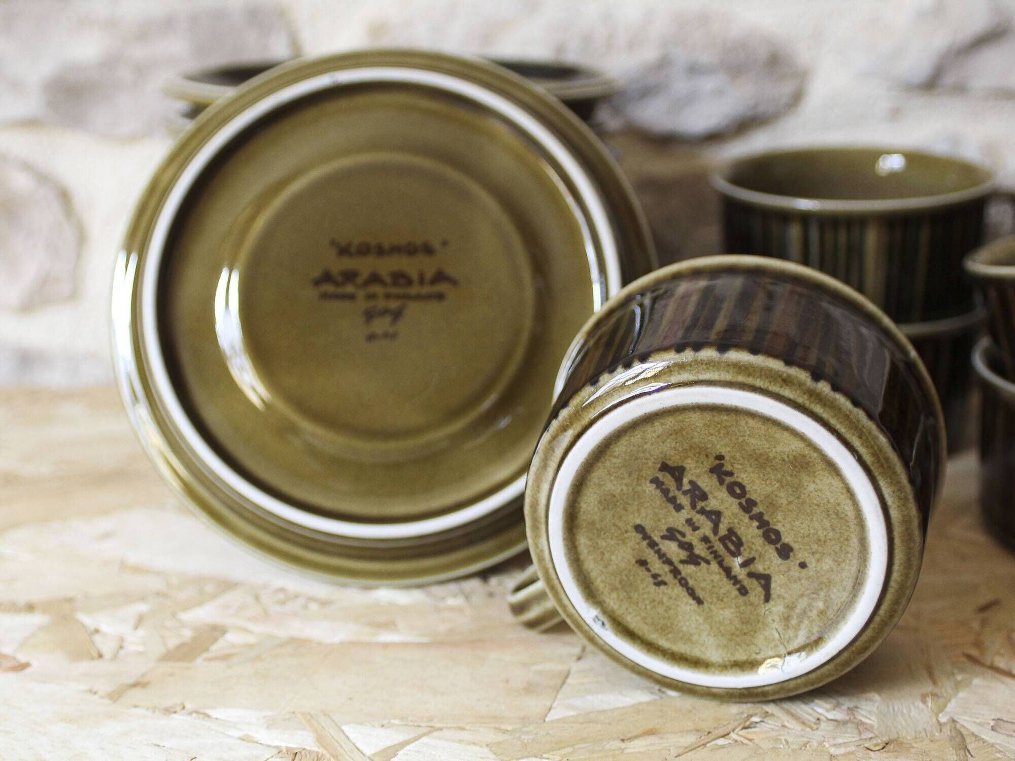11 tasses et soucoupes série Kosmos Arabia Finlande