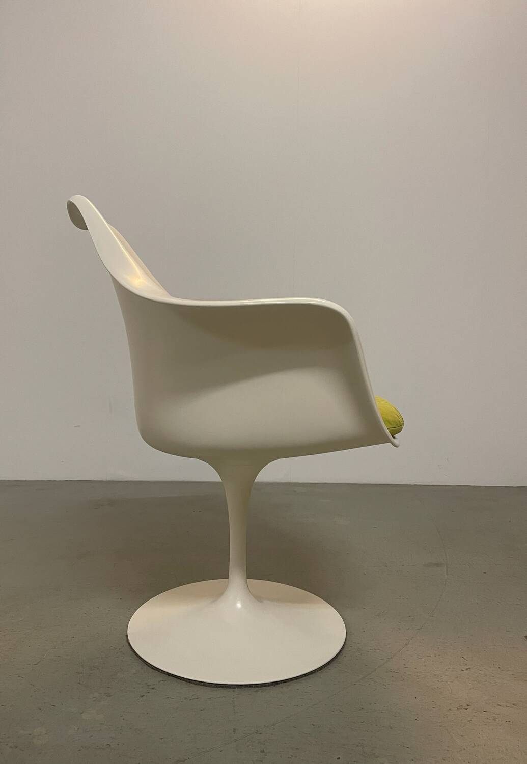 3x Eero Saarinen Tulip Armchair Knoll International