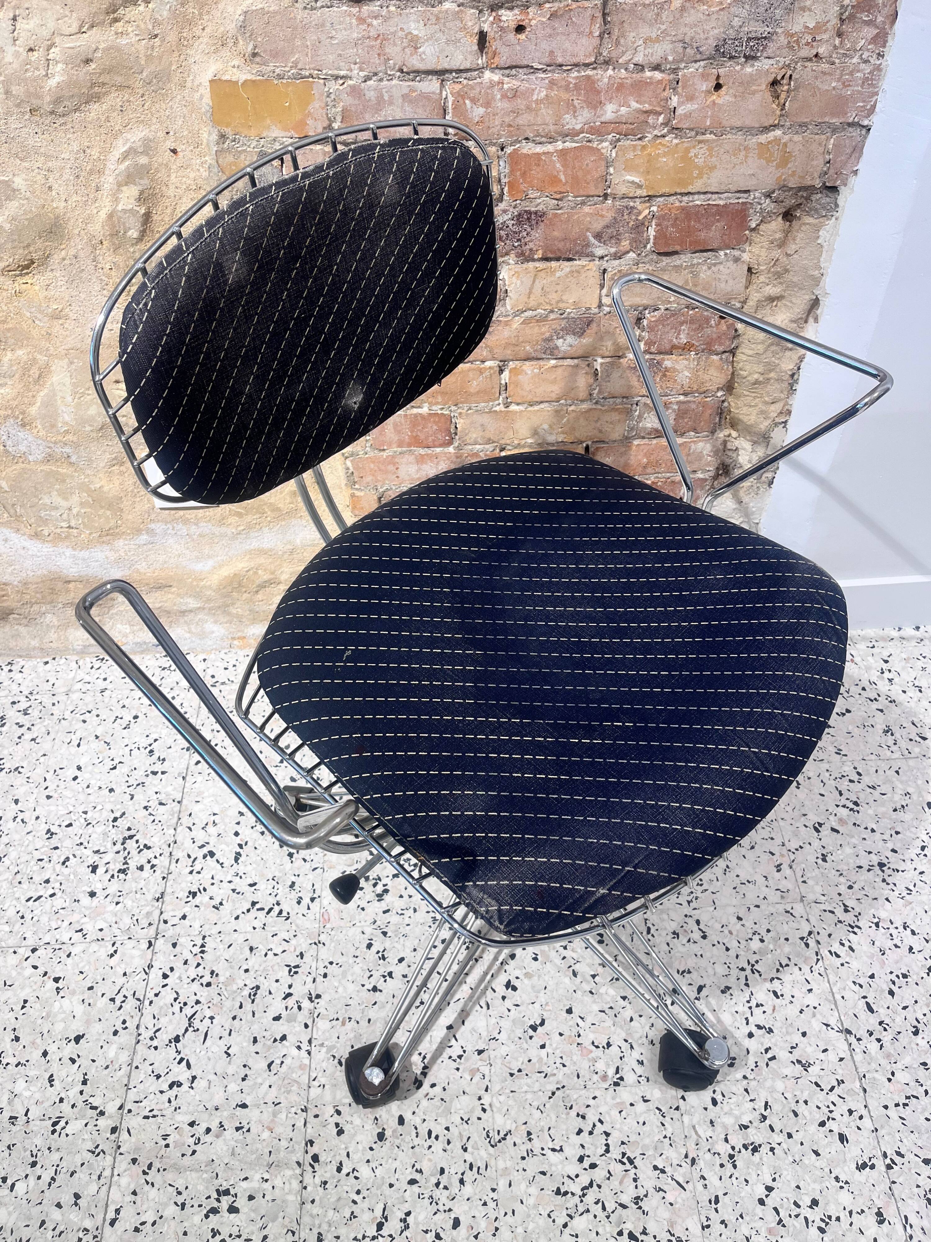 Fauteuil modèle Beaubourg de Michel Cadestin et Georges Laurent, 1977