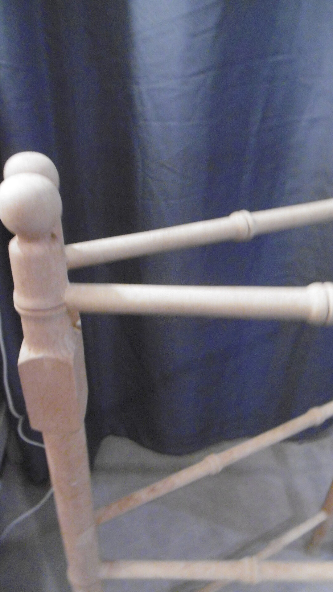 Old towel rack in natural wood XXeme