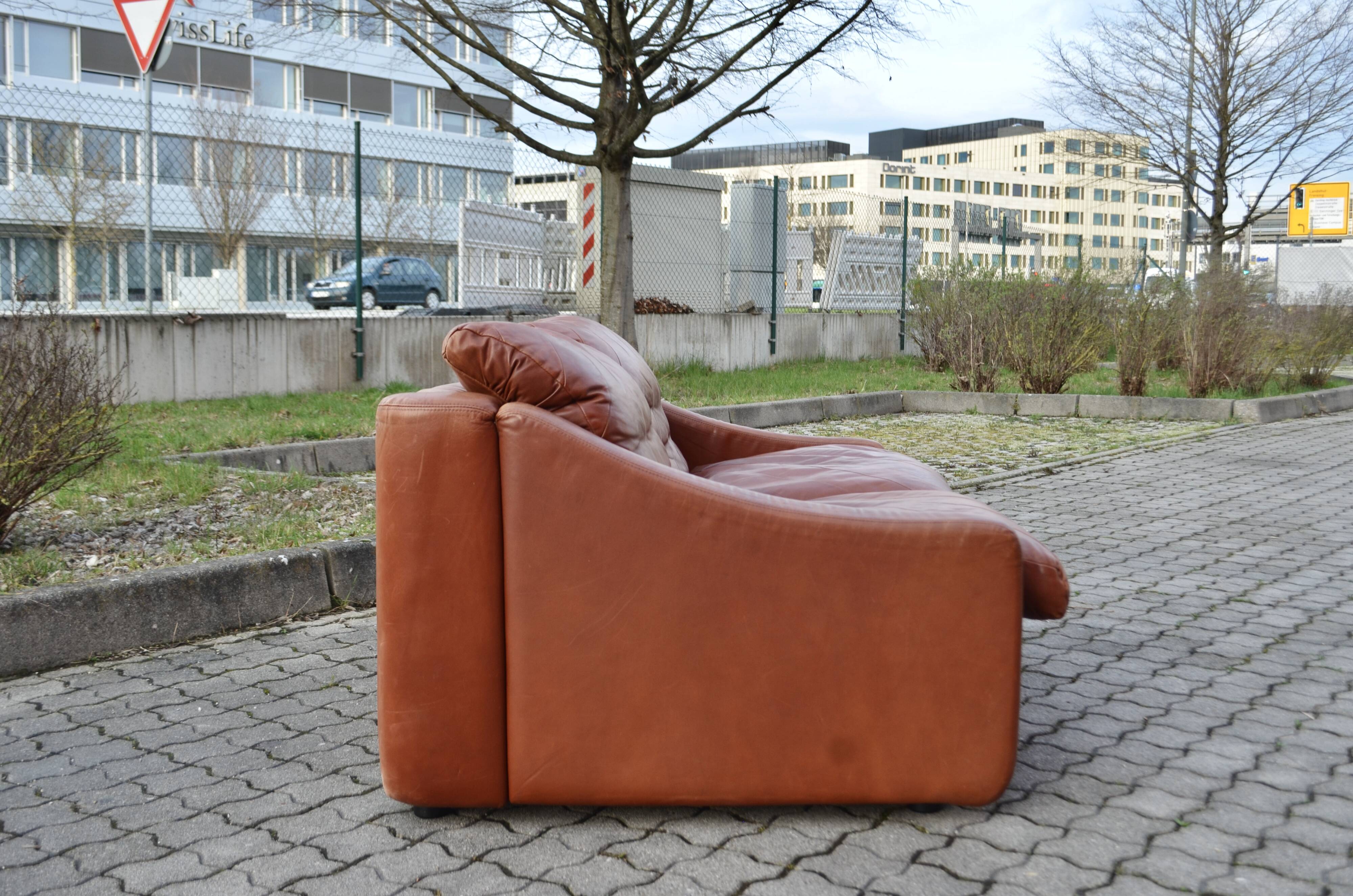 2 Seater Vintage Rolf Benz Sofa oxred leather