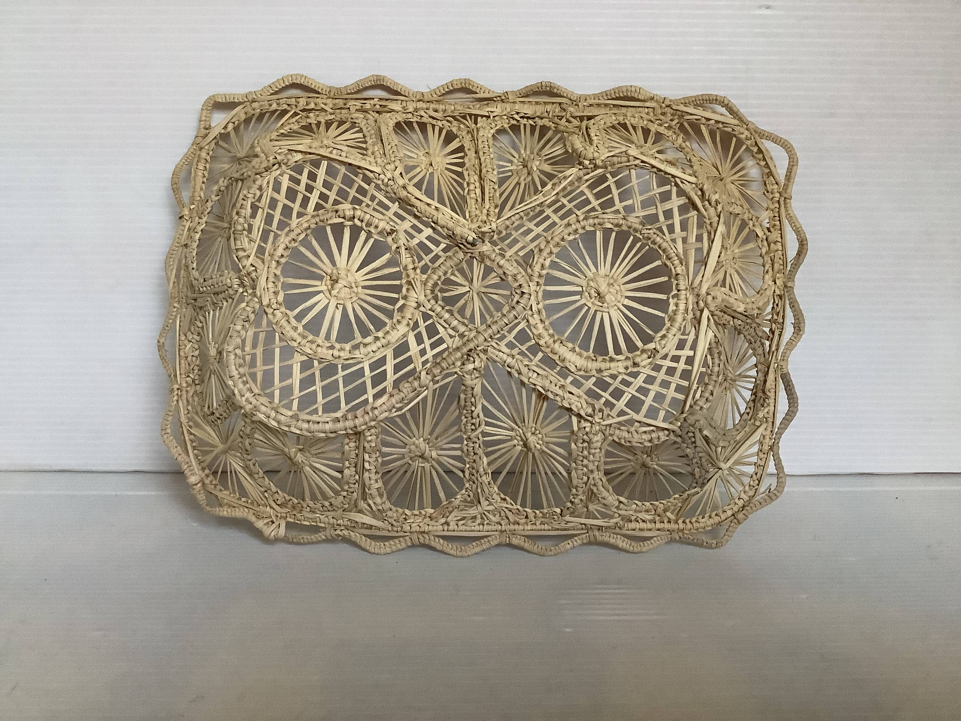 Corbeille en paille tressée